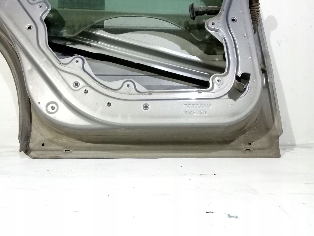 Volvo V50 door left rear part rear. 462-46
