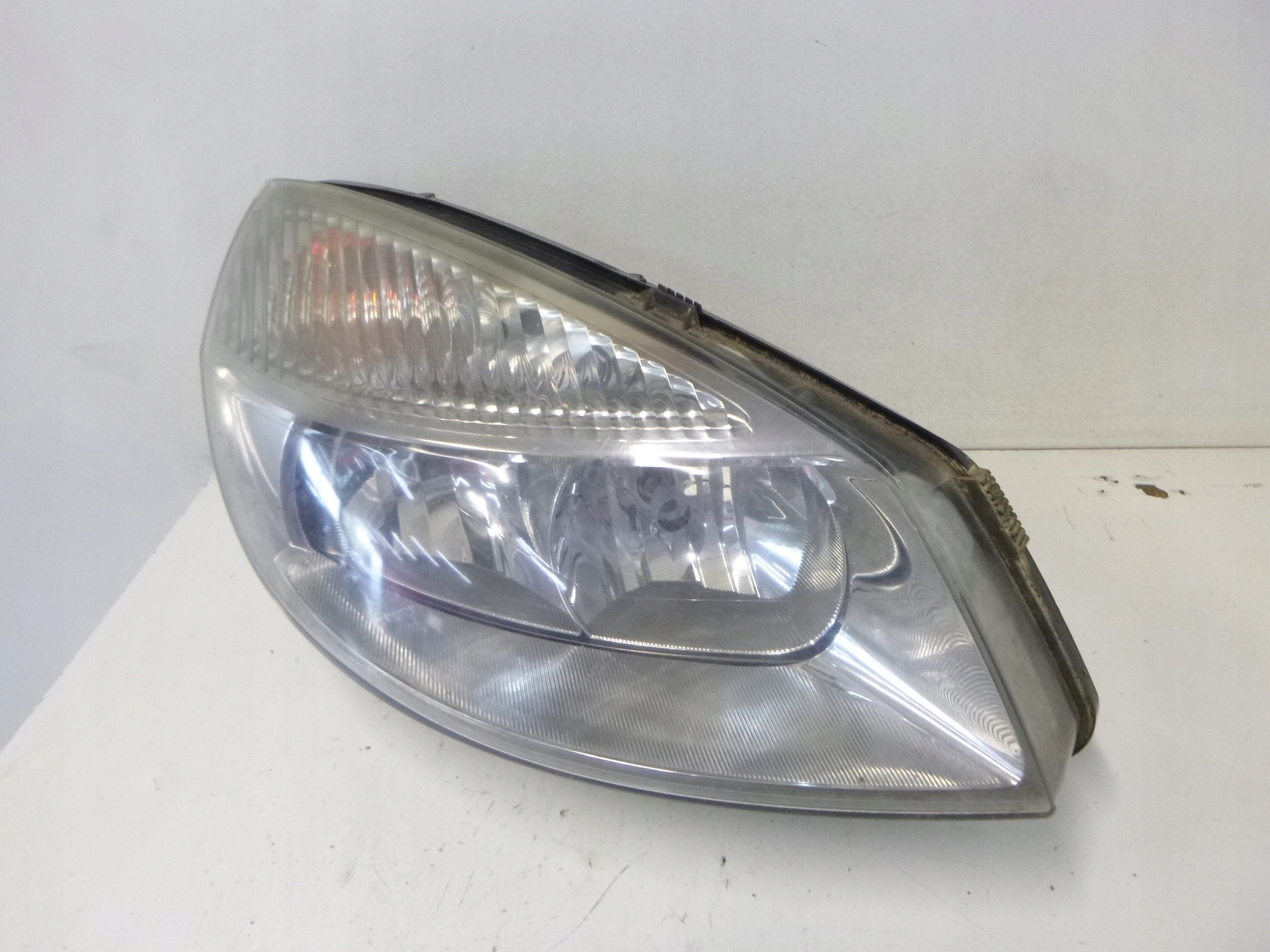 light front Renault Scenic II 2004r.