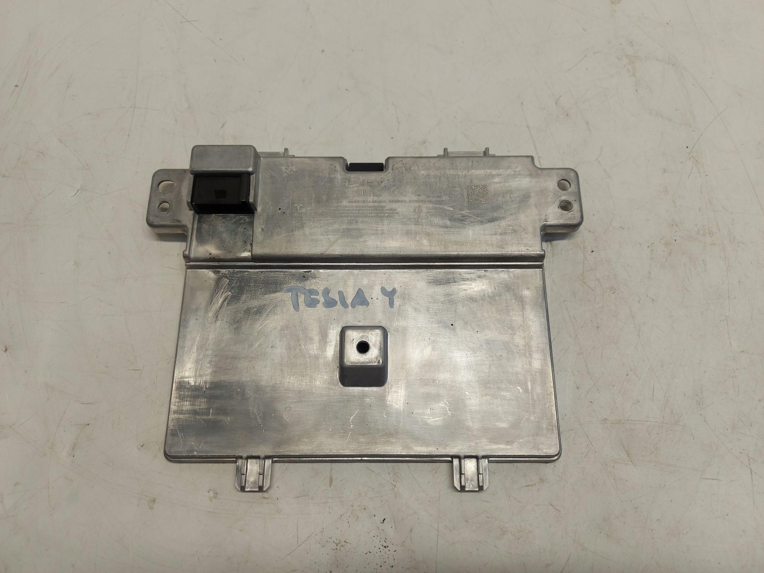 TESLA MODEL Y 2022r modulo ladowania ladowarka indukcyjna 1755100-00-d