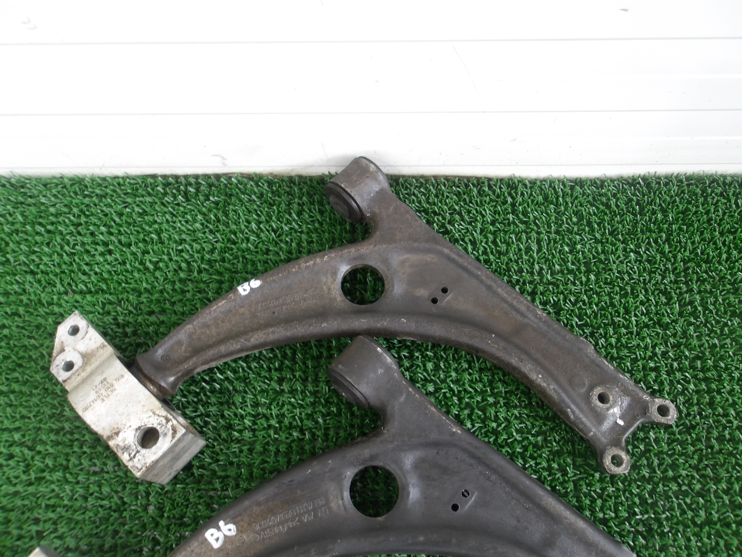 VW PASSAT B6 05-10 arm front left front 3C0407153B OE