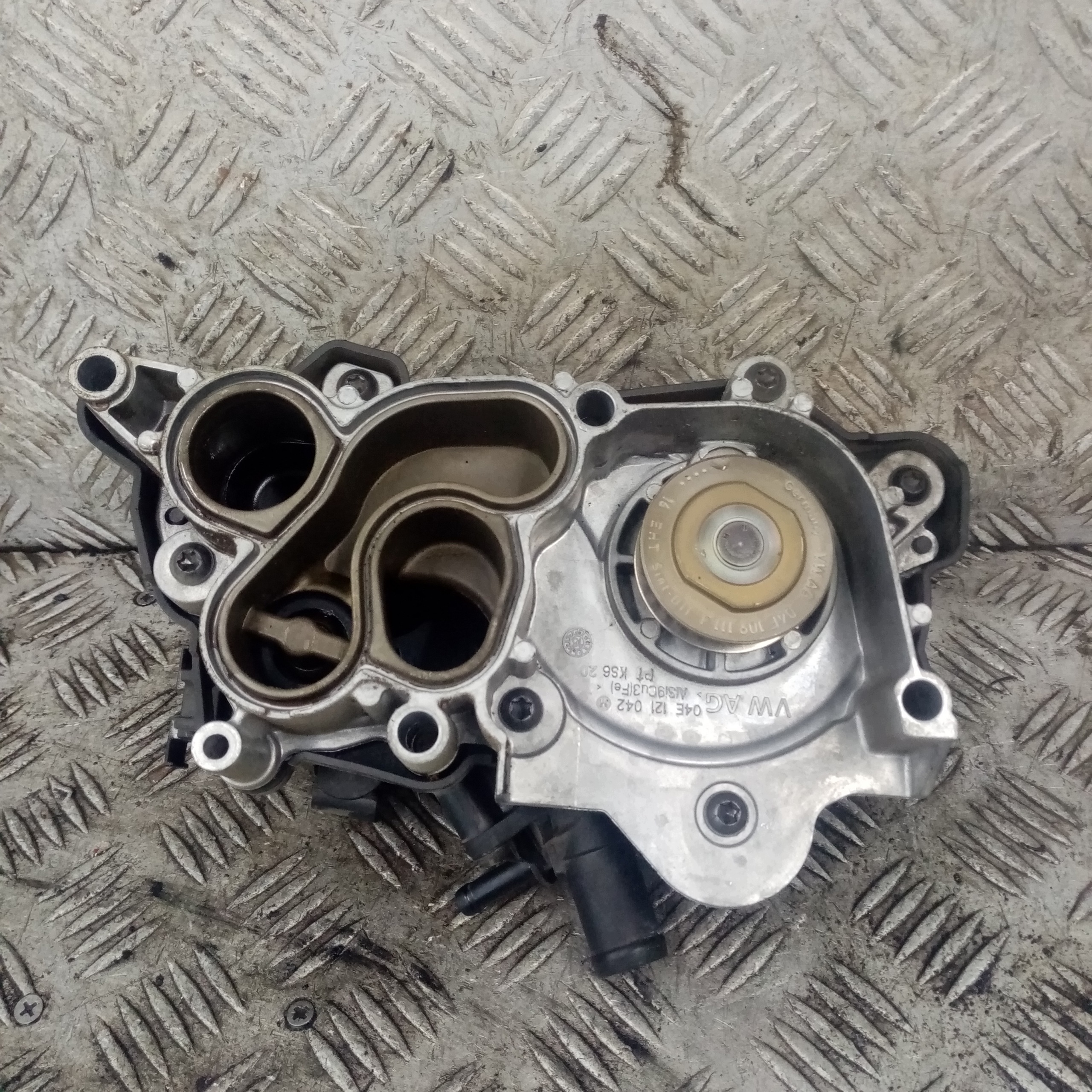 water pump SKODA RAPID 04E121042 04E121600B