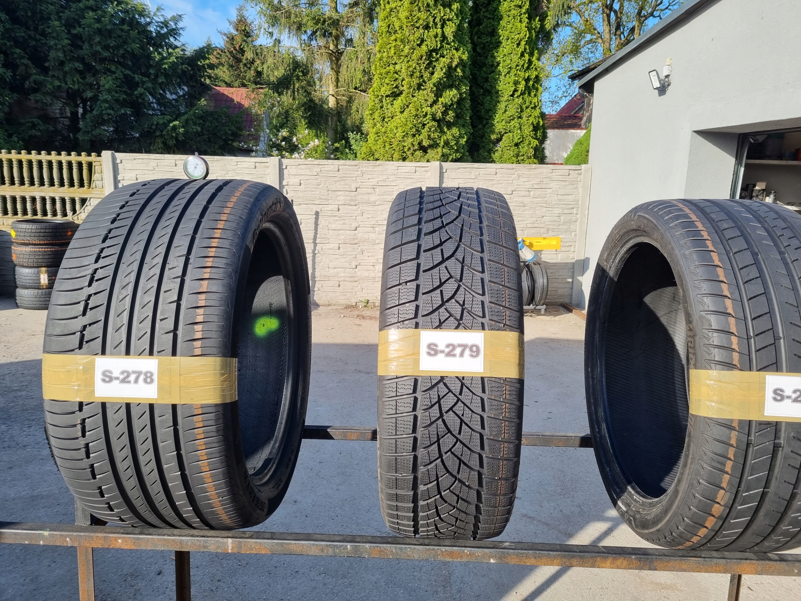 Goodyear UltraGrip Performance + 235 50 20 104T