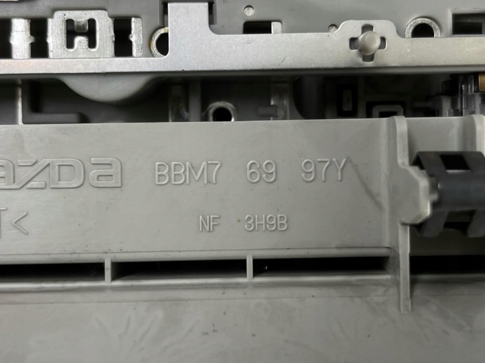 light oswietlenie cabs front Mazda 3 2 BL 2010 BBM76997Y