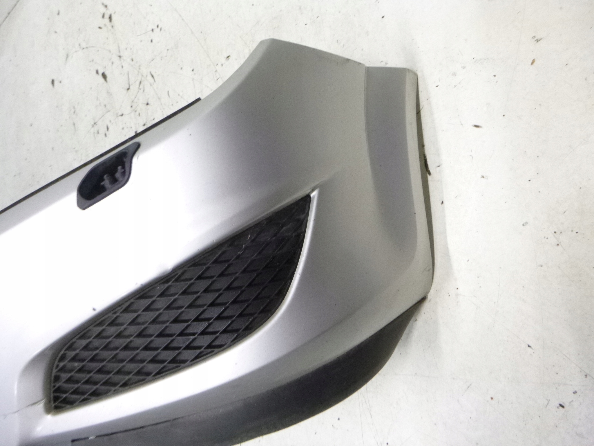 Frontstoßstange Opel Astra H Z176 2005r. 13225746