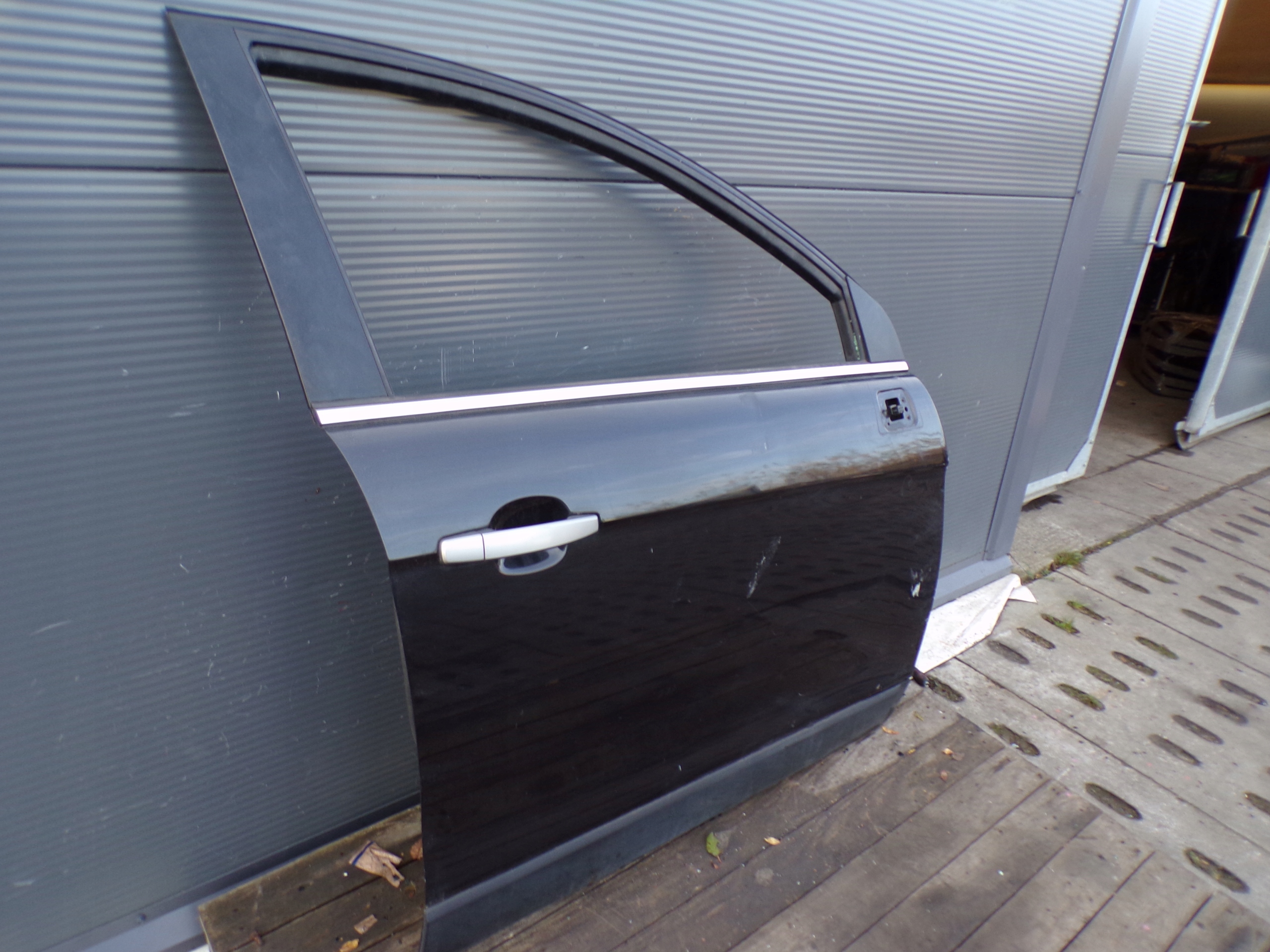 door right front CHEVROLET CAPTIVA colour LE5