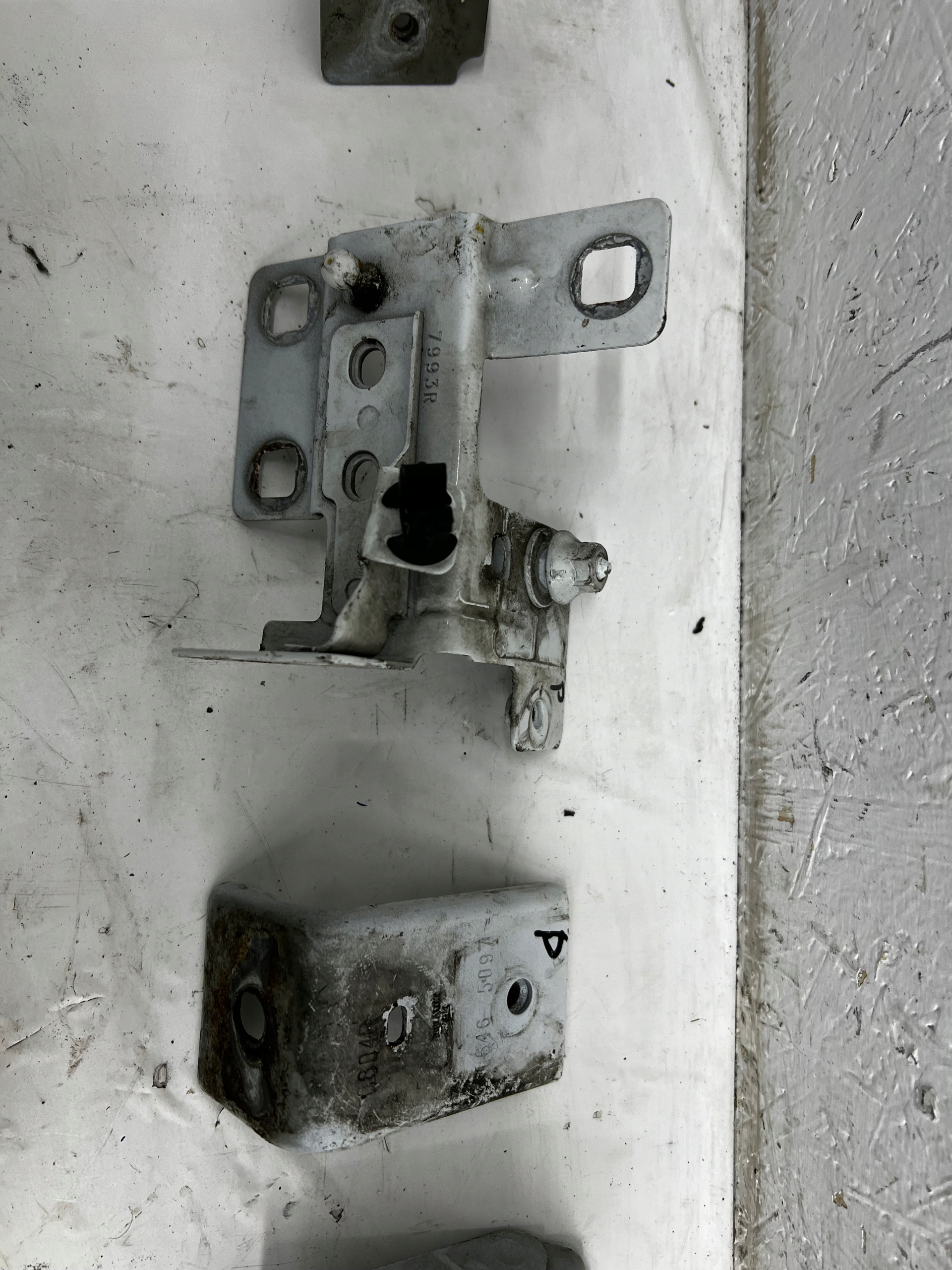 RENAULT TRAFIC III running board MOCOWAN fender hinge bonnet right front