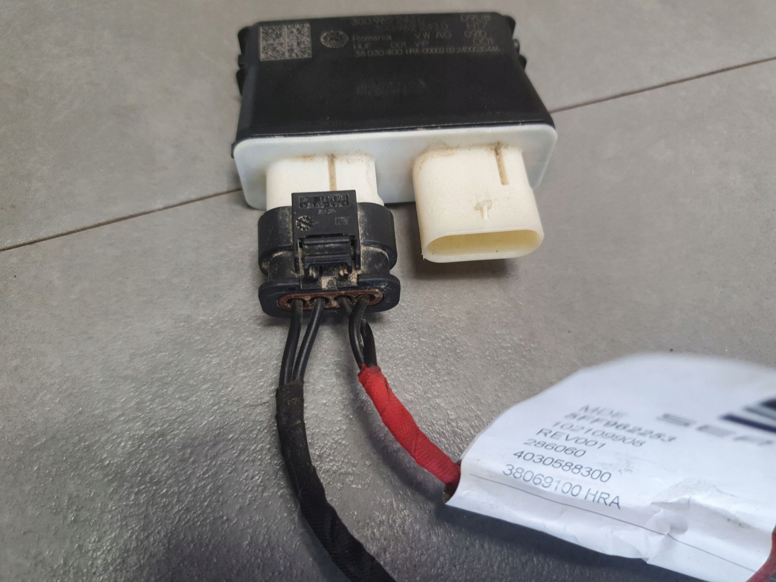 Cupra Formentor Module pour l’ouverture du capot 5FF962253 3G0962243D