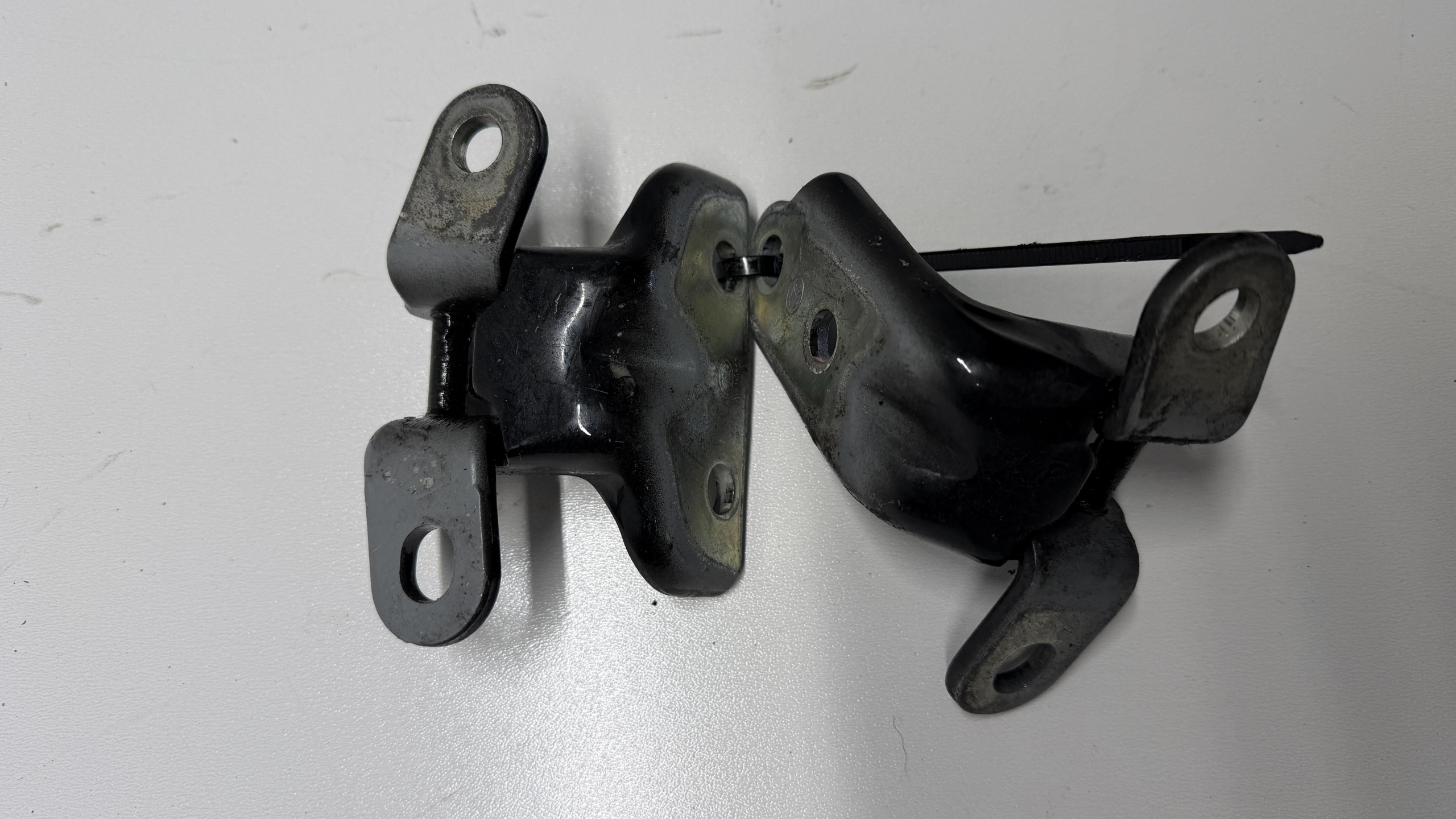 KIA CEED III hinge hinges door left rear. left rear part 17-24