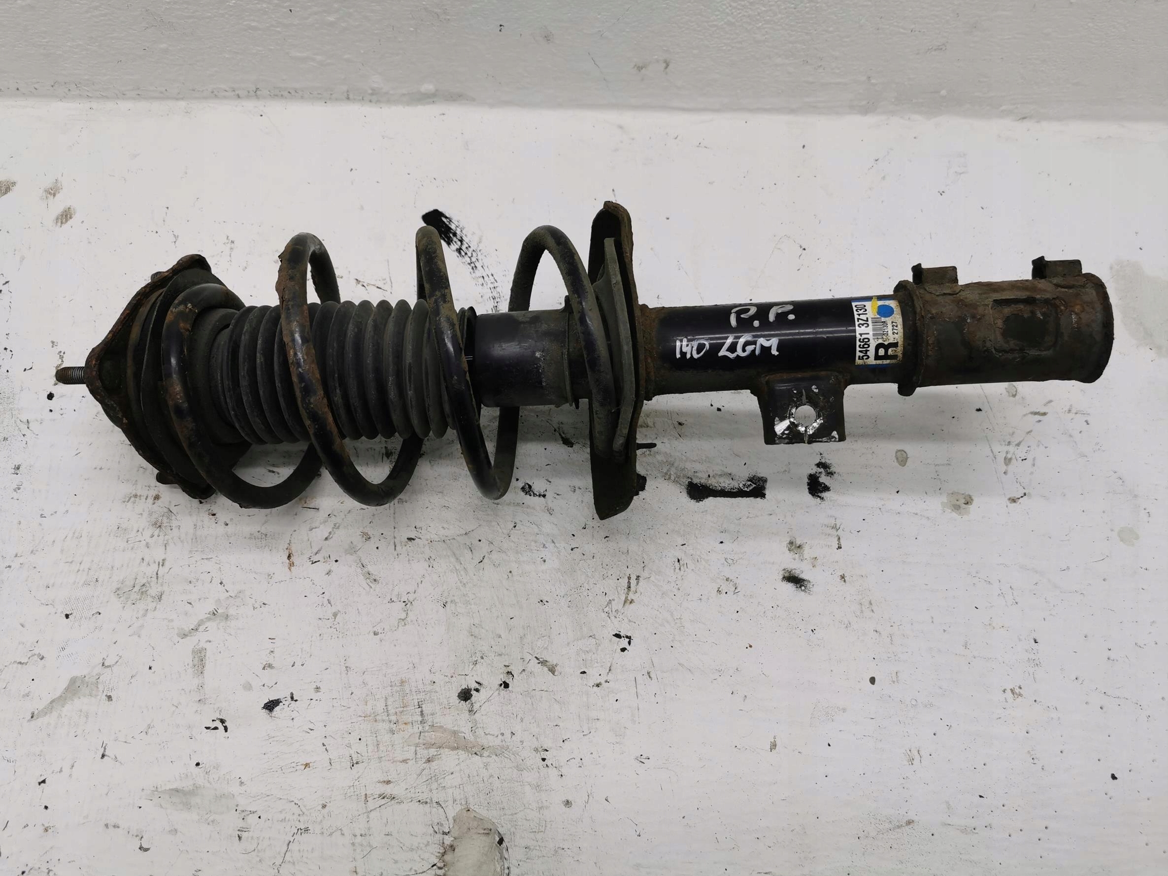 shock absorber right front HYUNDAI I40 54661-3Z130