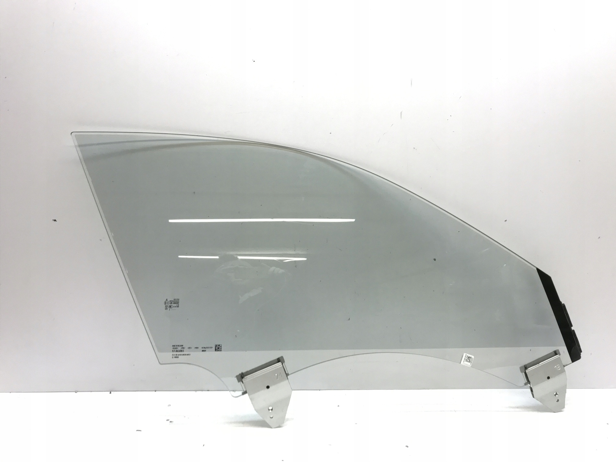 СКЛО ДВЕРІ ПЕРЕД ПРАВИЙ ПОДВІЙНИЙ AUDI Е-ТРОН GTj1845020e