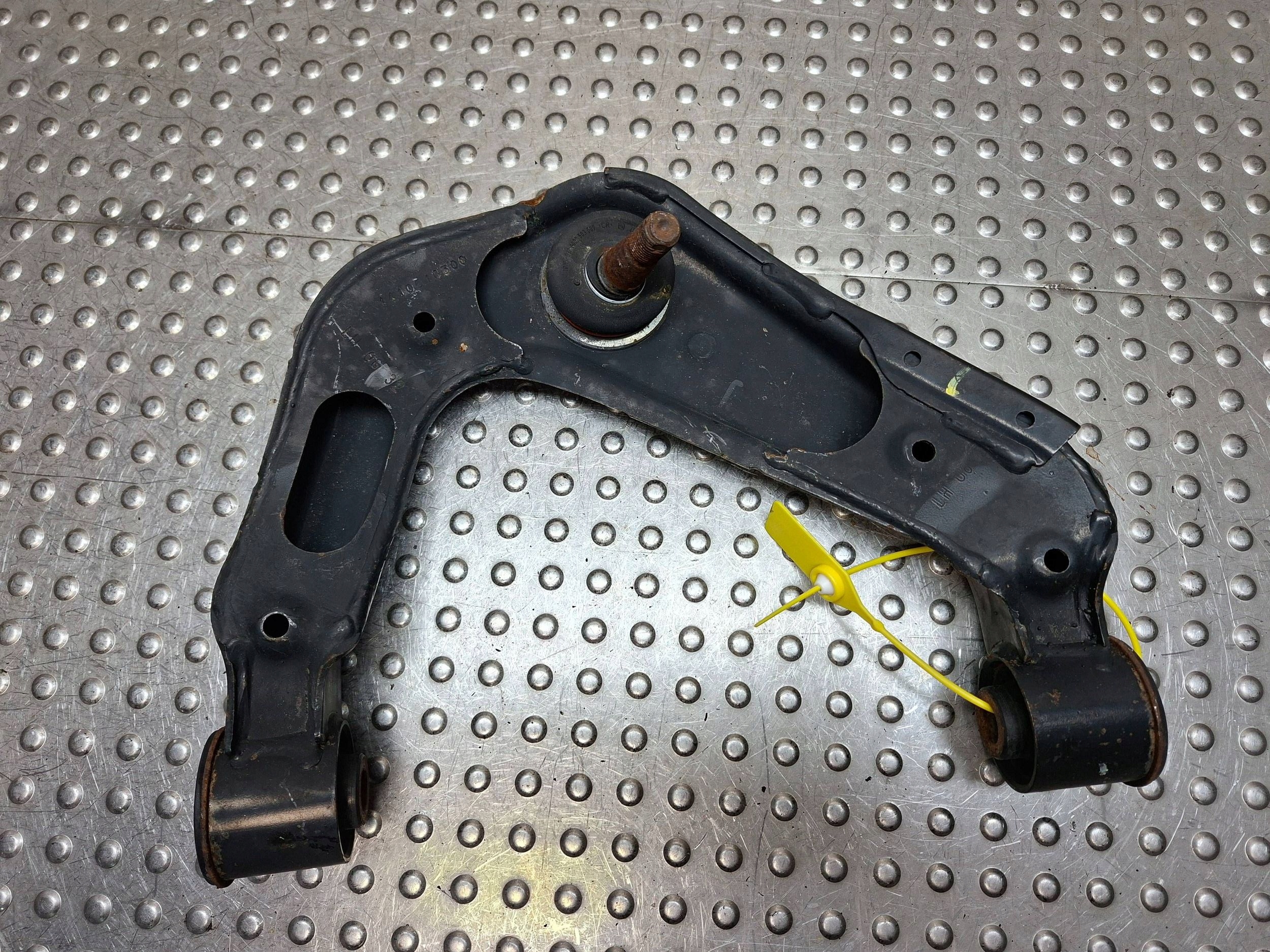 arm left front upper NISSAN NAVARA D40 PATHFINDER R51 06-14