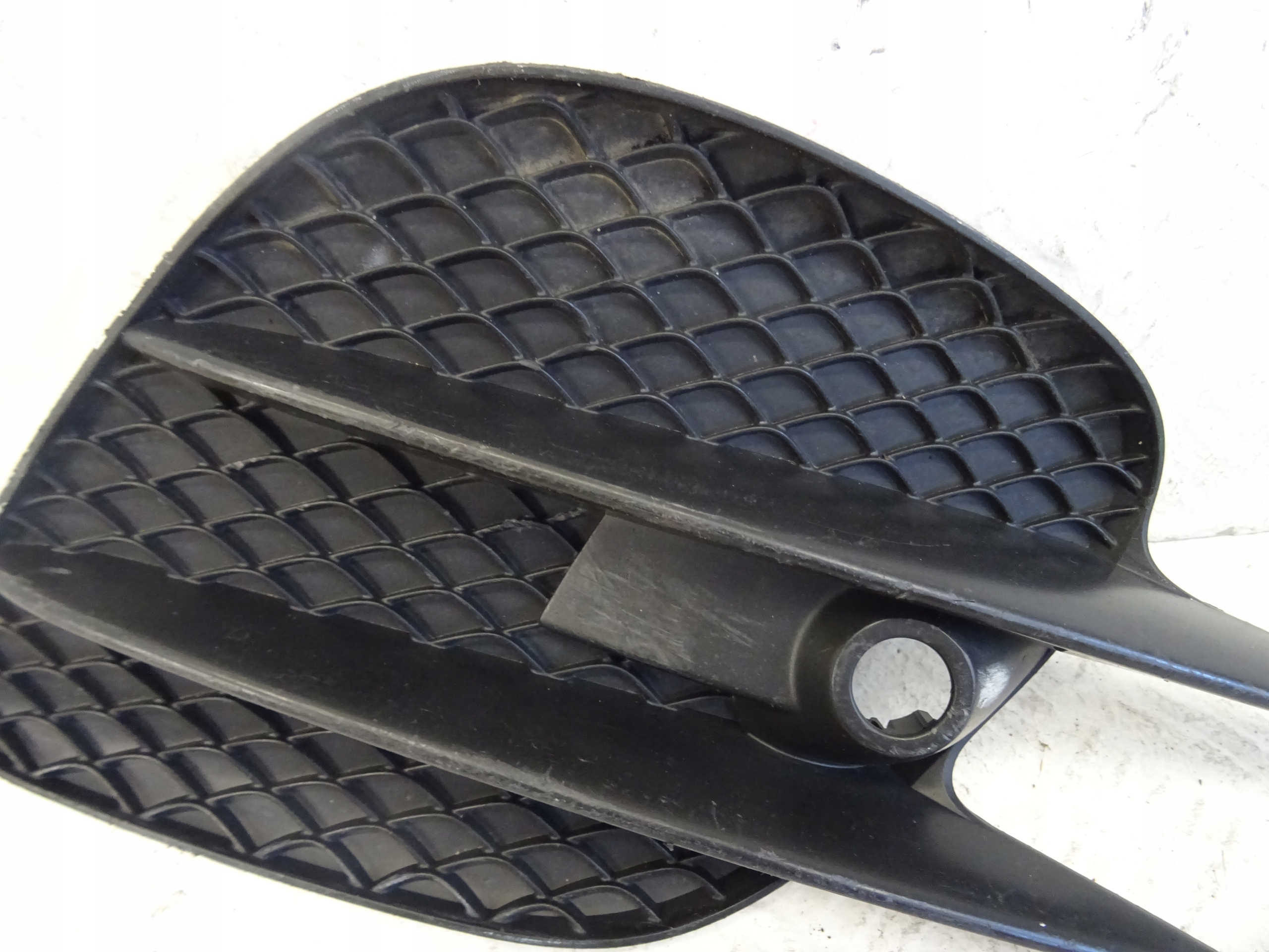 grid of a bumper front front right MERCEDES GLA W253 2538853600
