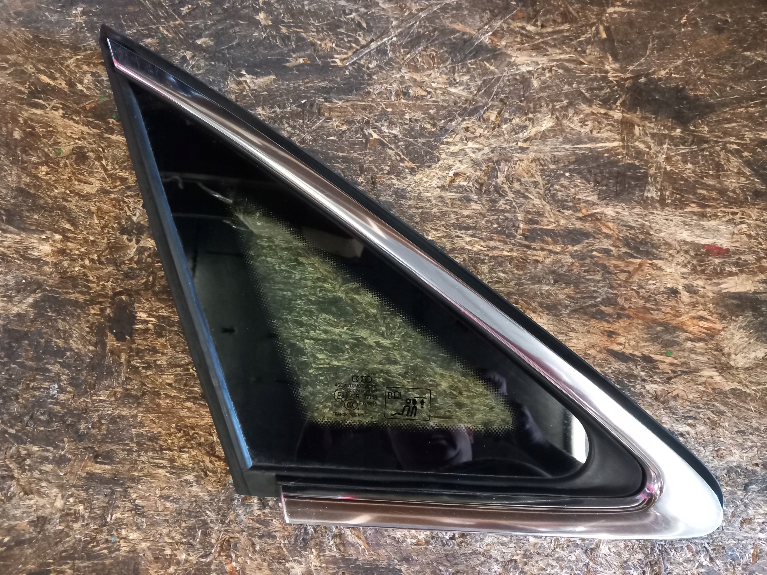 AUDI A3 8V sedan window bodywork rear part left CHROM
