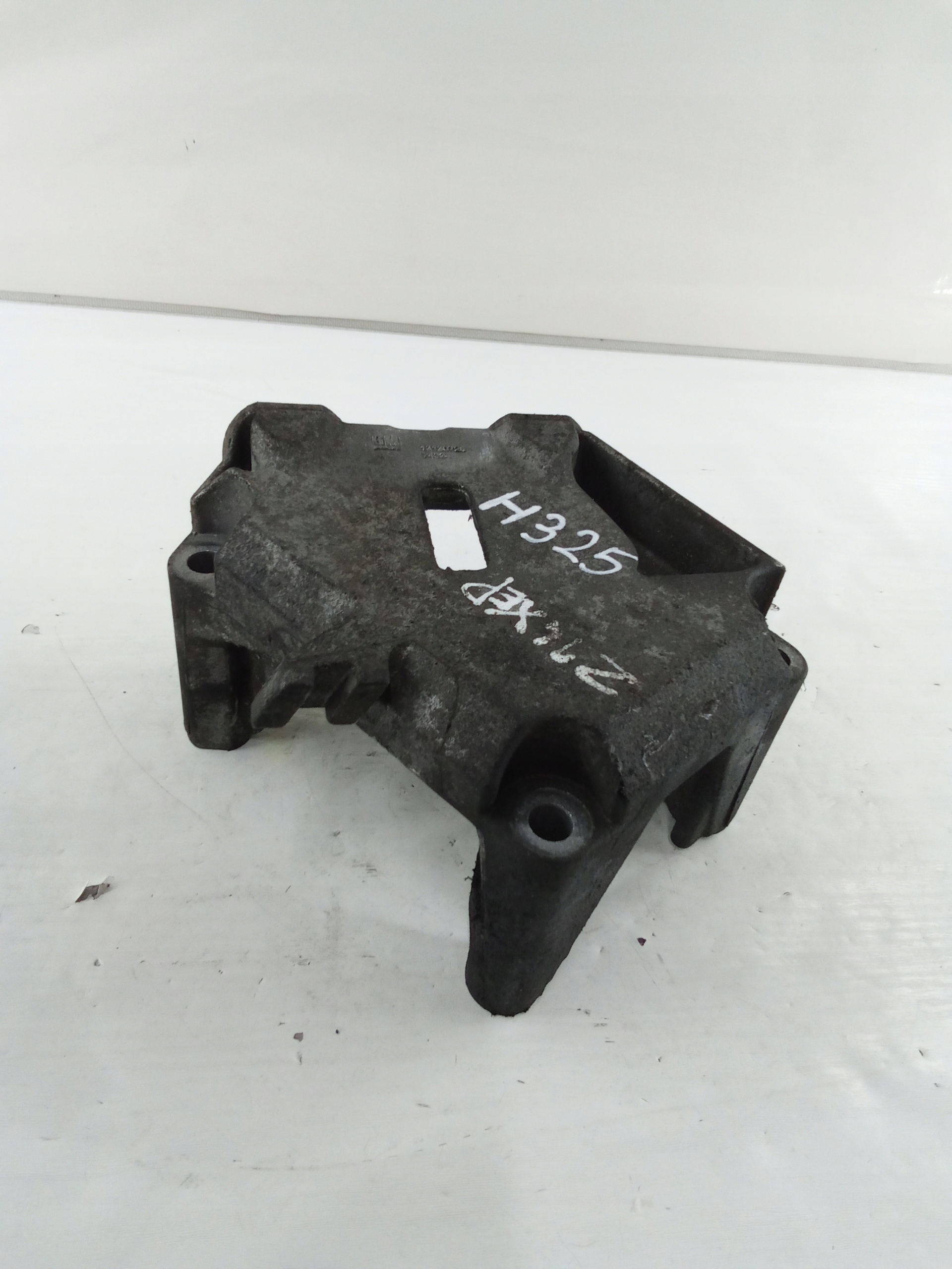 H325 лапа двигуна CORSA D 1.4 b 13130728
