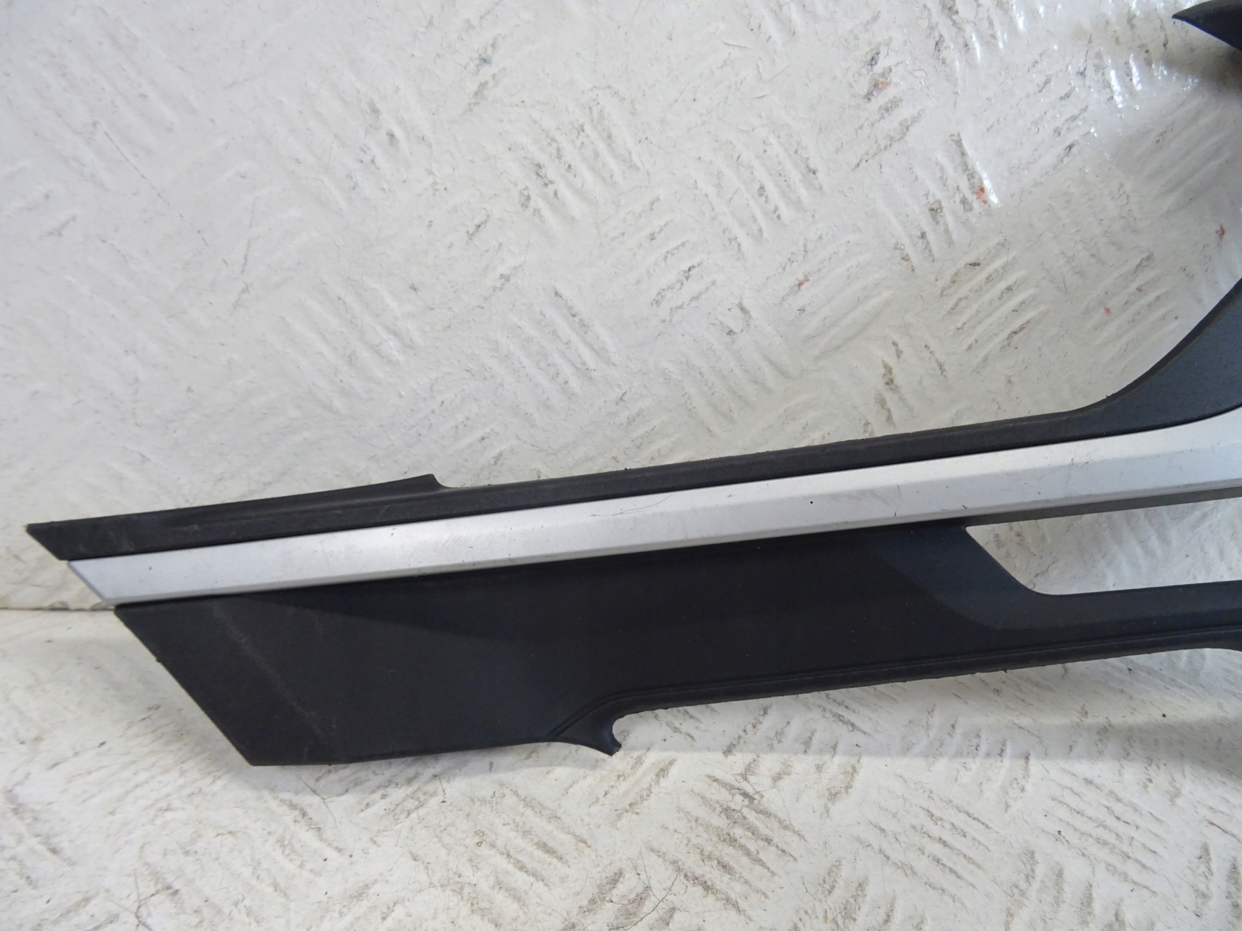 grid of a bumper front front left BMW X1 F48 51117954249