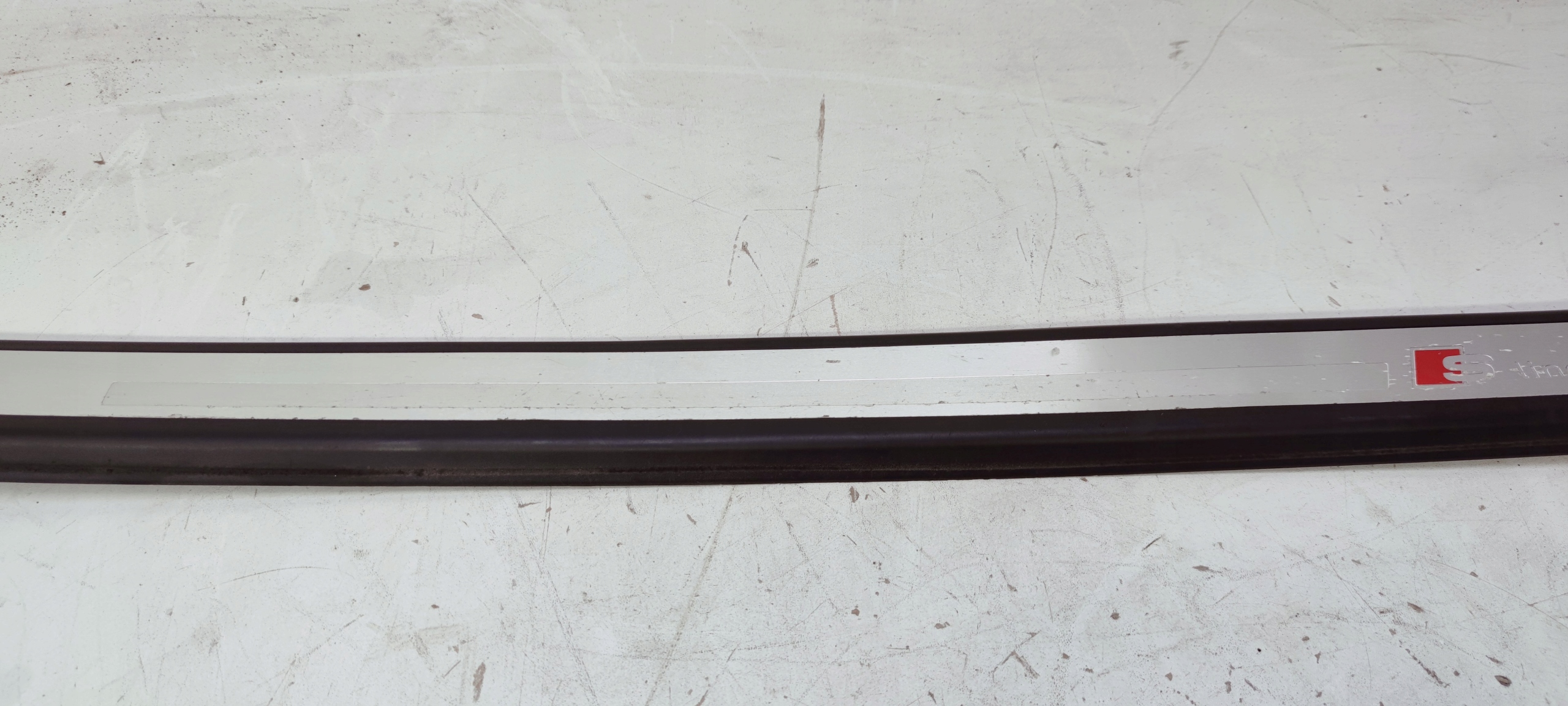 moulding threshold left S LINE AUDI A3 8P 8P3853491E