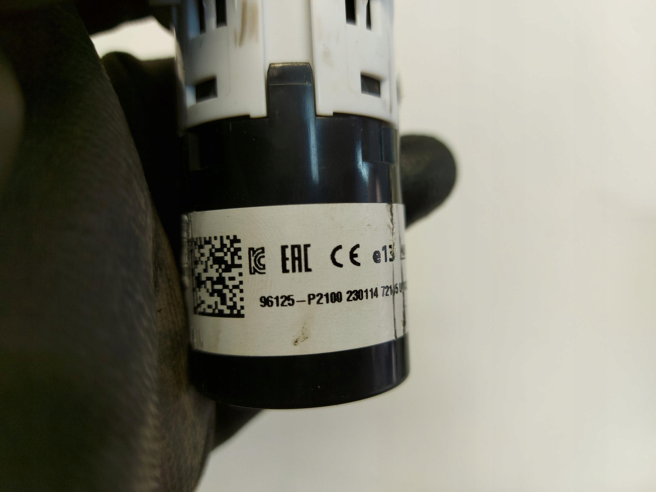 Kia Sorento IV 4 adapter sensor ladowarski usb 96125-p2100