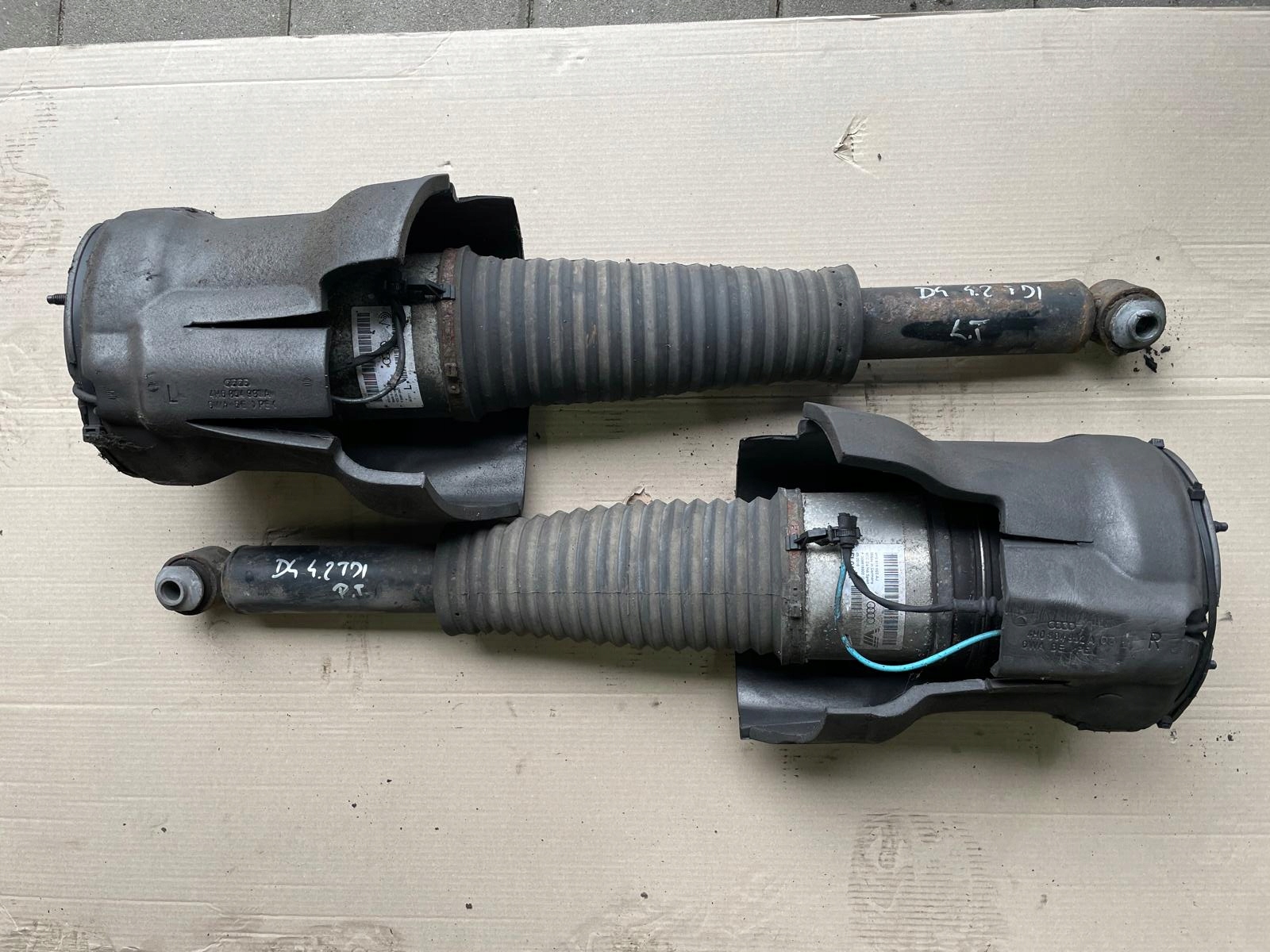 AUDI A8 D4 АМОРТИЗАТОР ЛІВИЙ ПРАВИЙ TYLh0616001mh0616002m