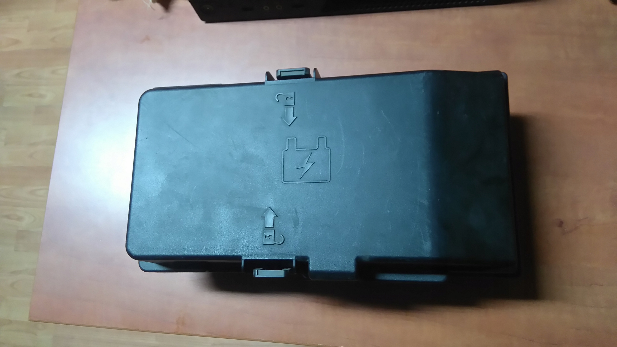 JEEP KL SKRZYNKA BEZPIECZNIKÓW 68235115AC