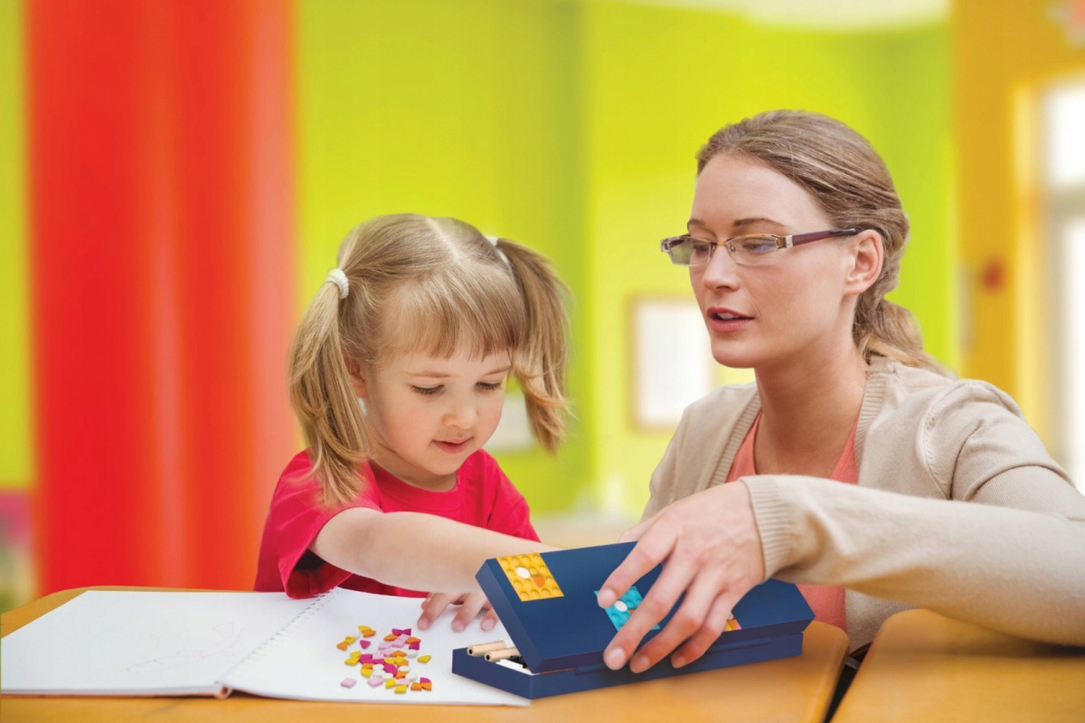 LEGO DOTS PIÓRNIK Z KOLOROWYMI PŁYTKAMI 52799 Nazwa zestawu Dots