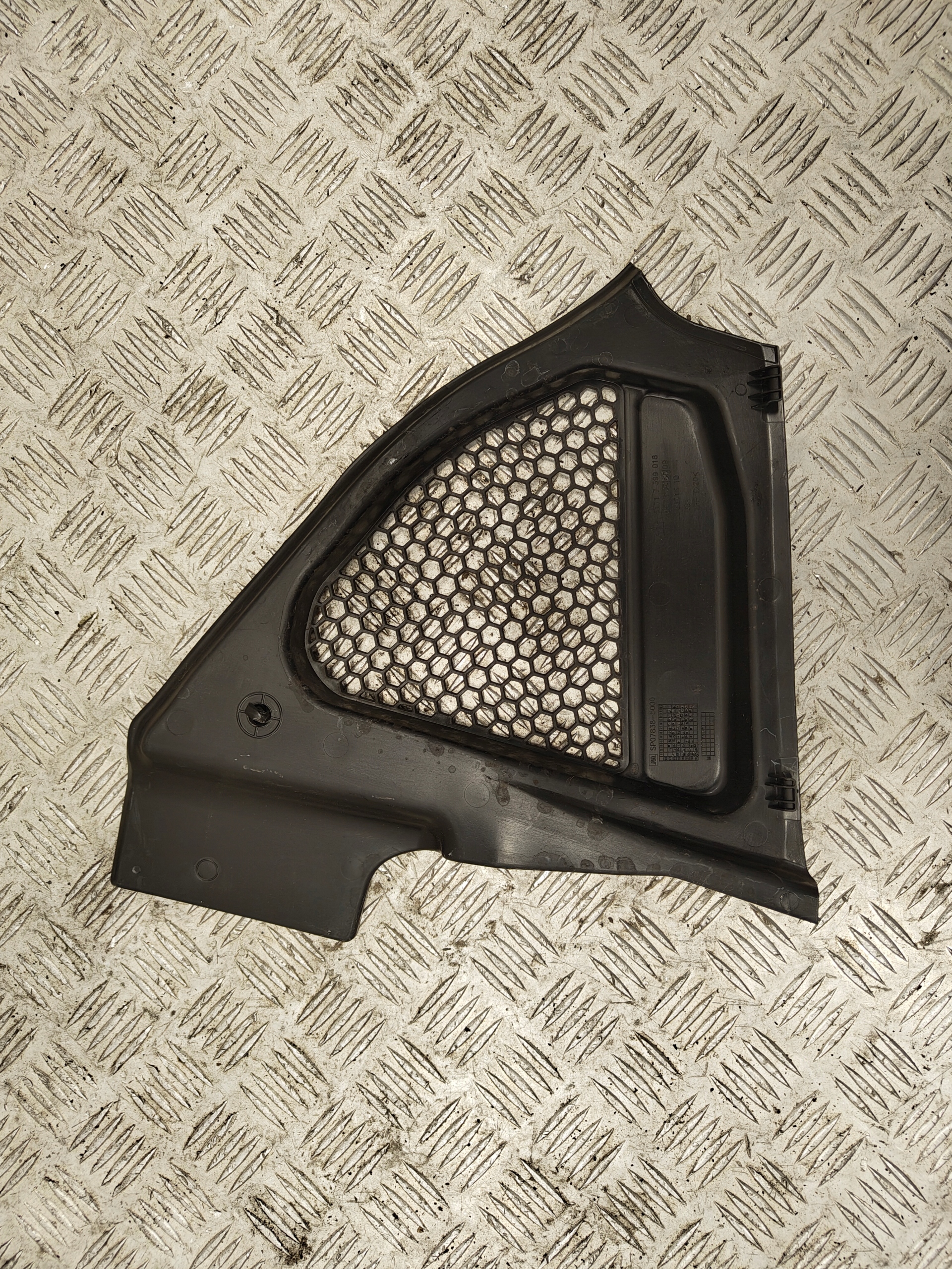 BMW X3 G01 torpedo right 7399018