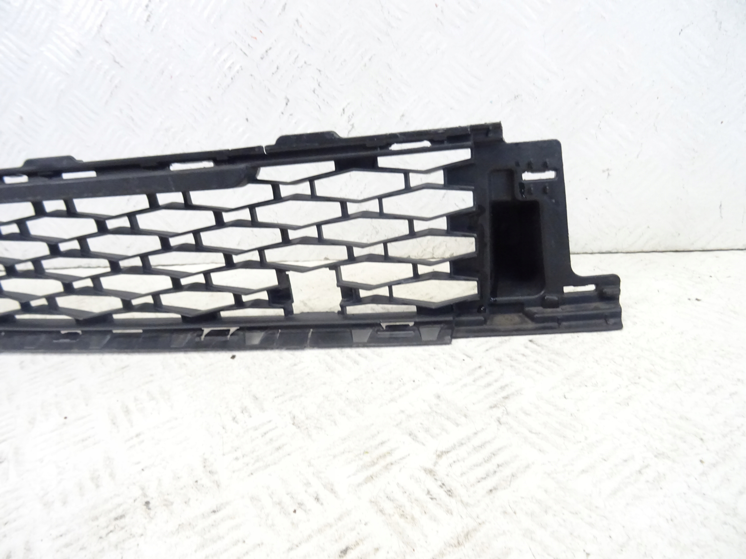 grid of a bumper front front central SKODA KAROQ 57A853677D