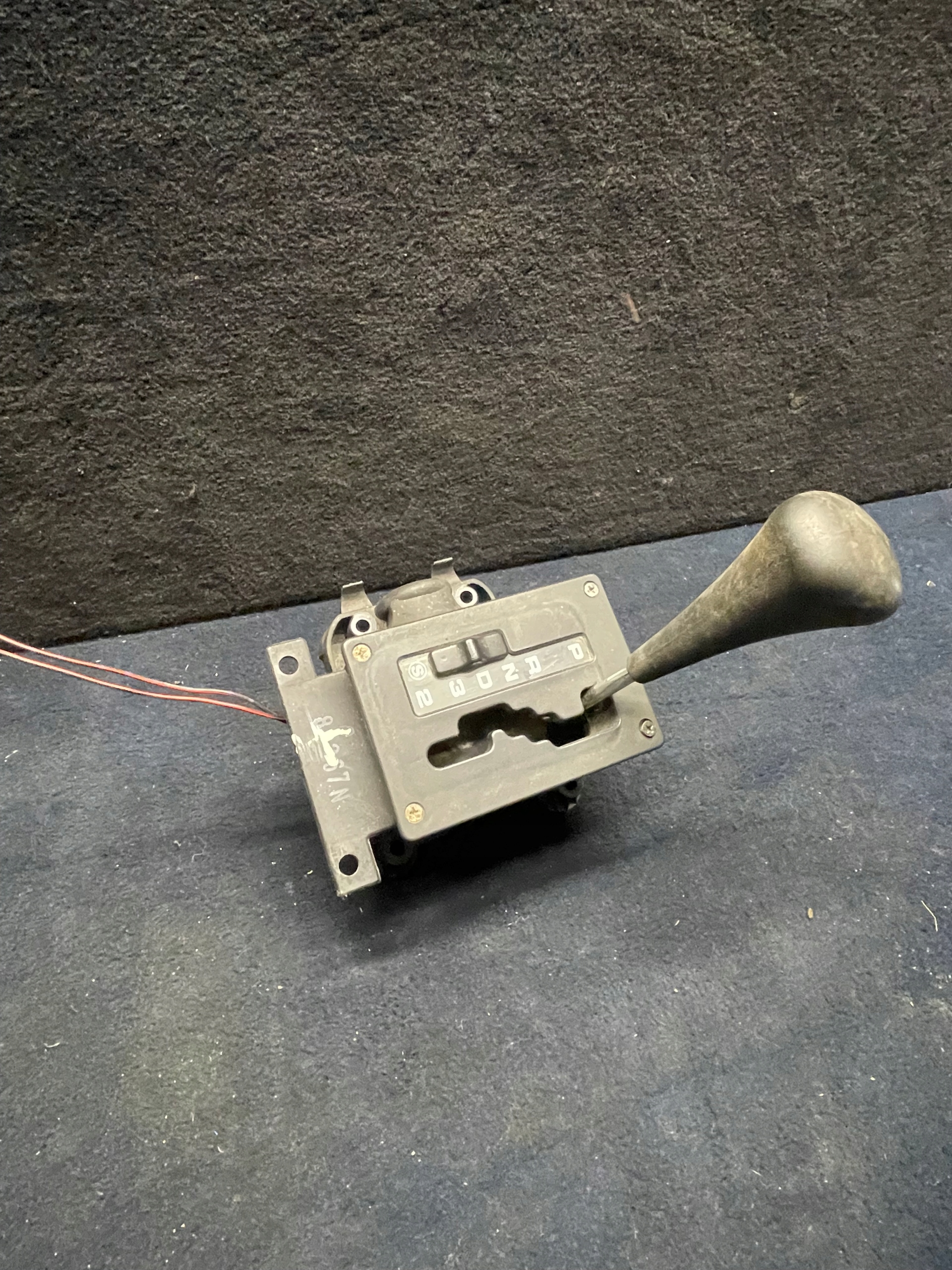 MERCEDES W201 селектор передач Автомат 2012670905