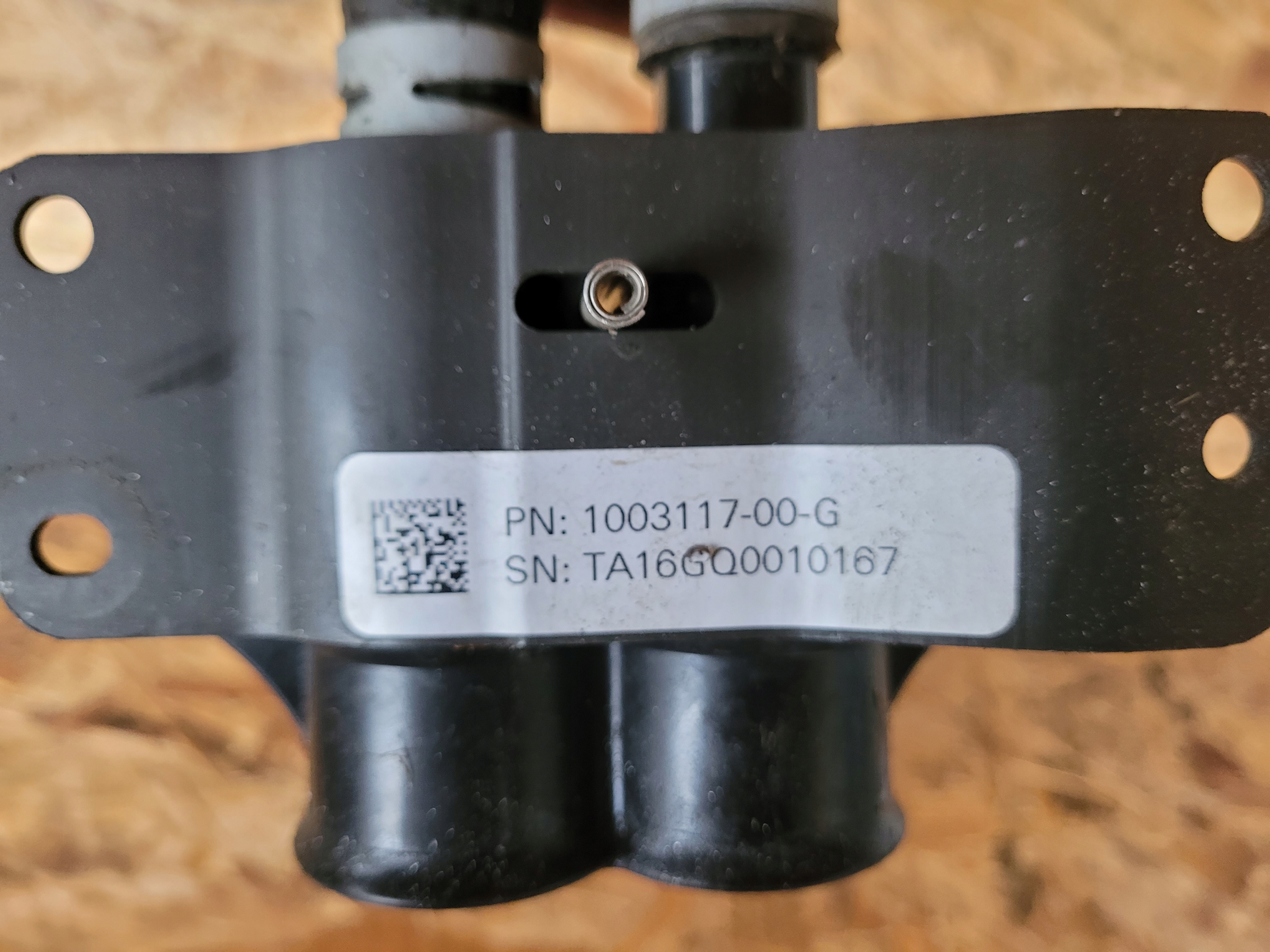 spona vode TESLA MODEL X 1003117-00