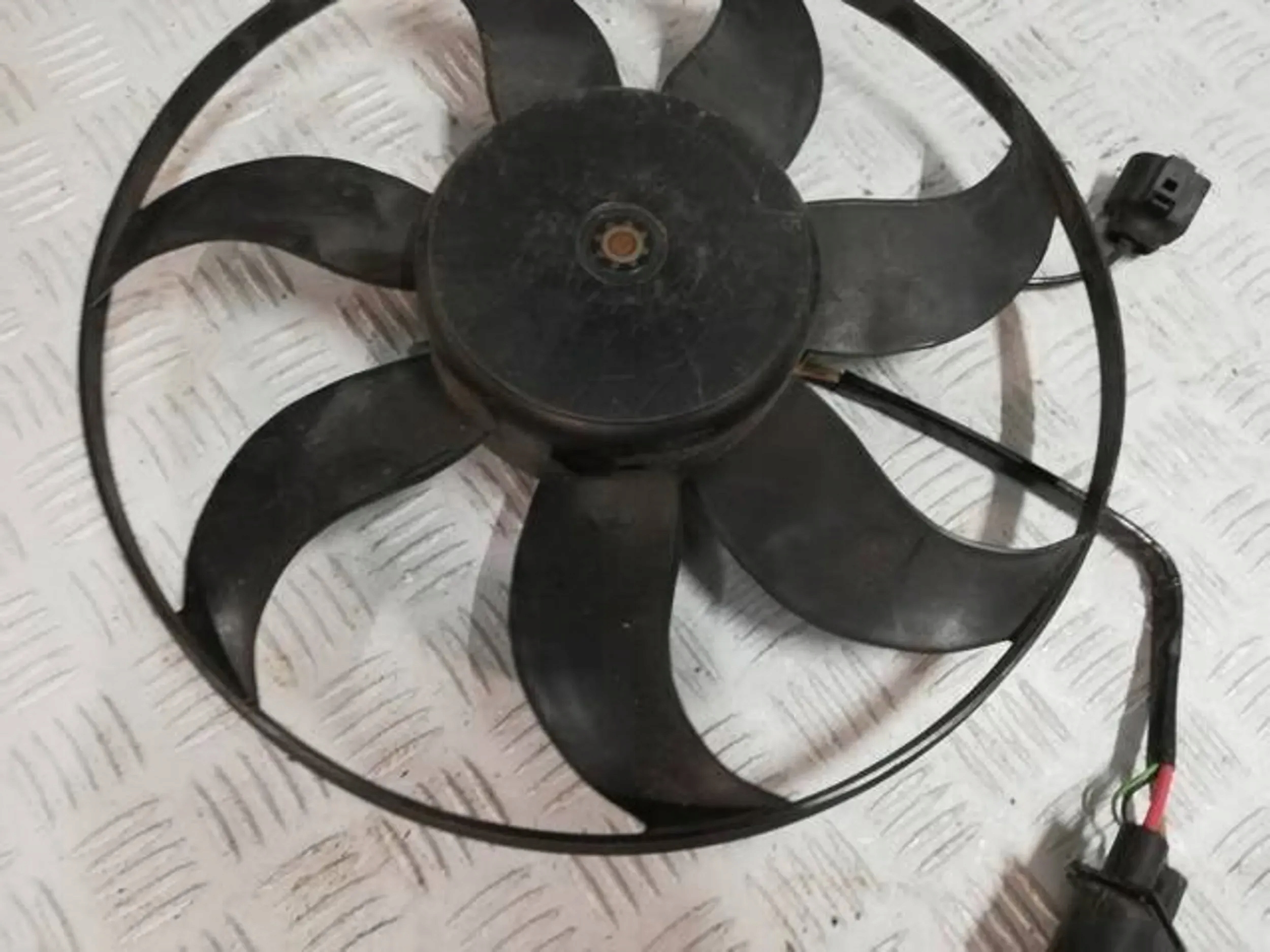 LL WENTYLATOR WIATRAK CHŁODNICY VW GOLF V SKODA SEAT LEON AUDI A3 8P Producent części SEAT OE