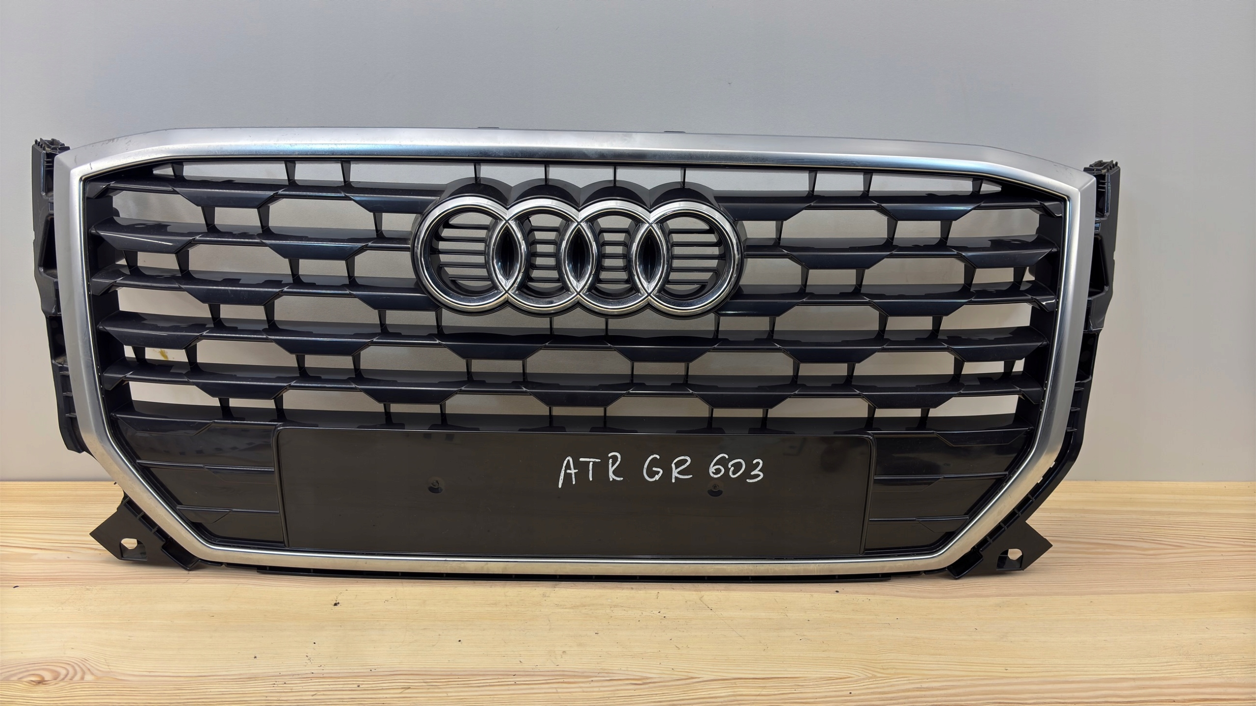 Audi Q2 Kühlergrill FRONTGRILL Kühlergitter 81A8536510G - Thumbnail 1
