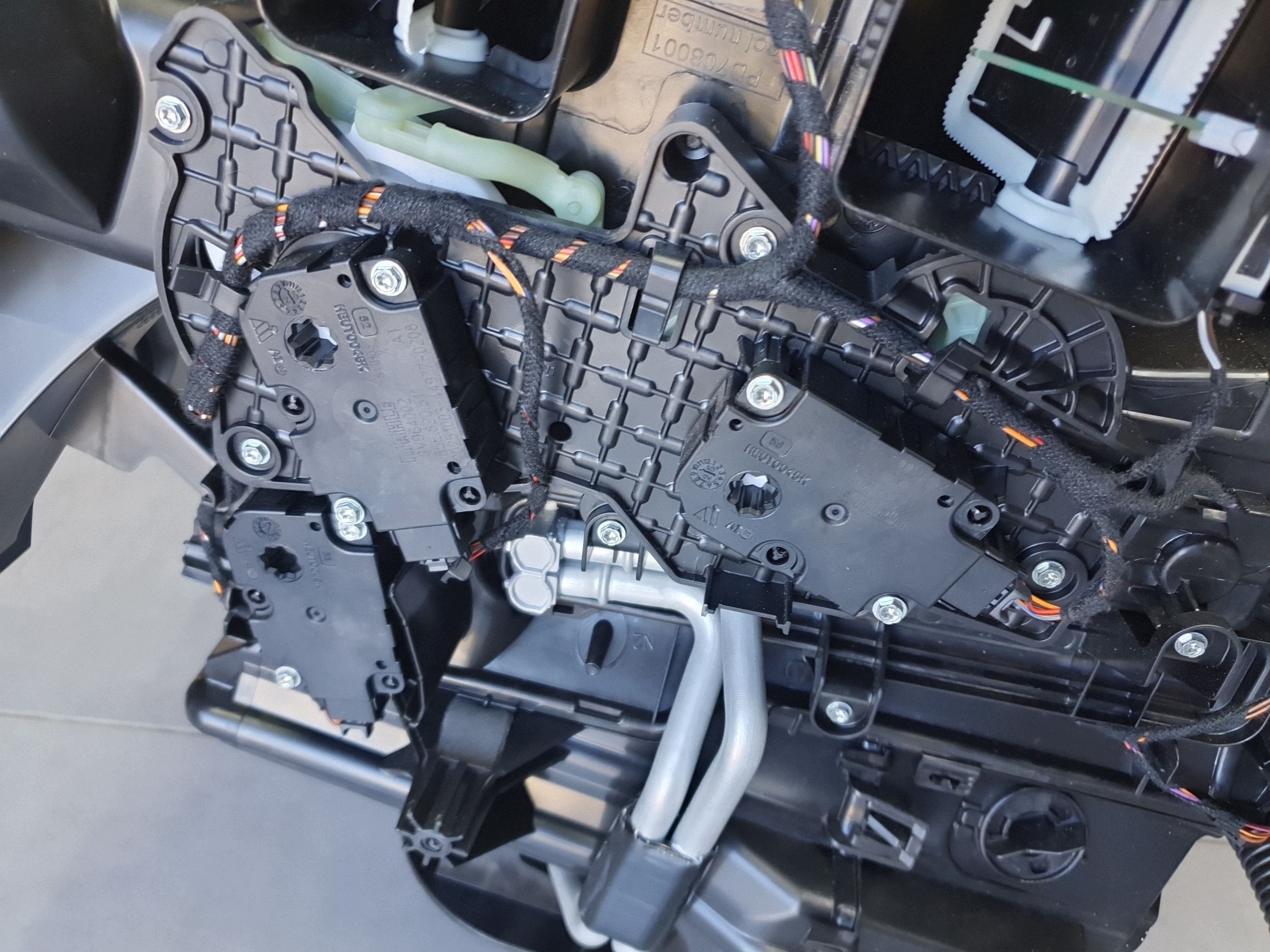 Audi Q6 e-tron poklopač kutija ventilacije 85B820005F
