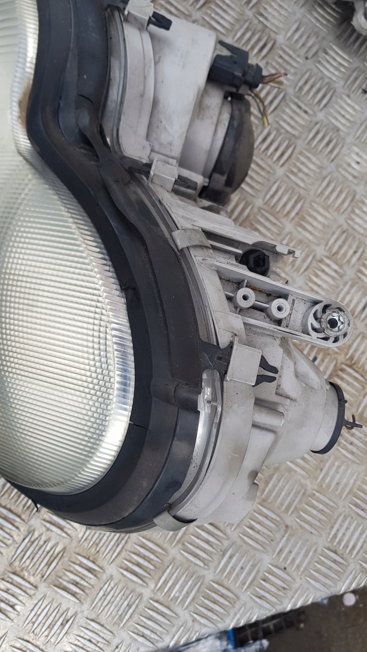 MERCEDES W203 light left front XENON