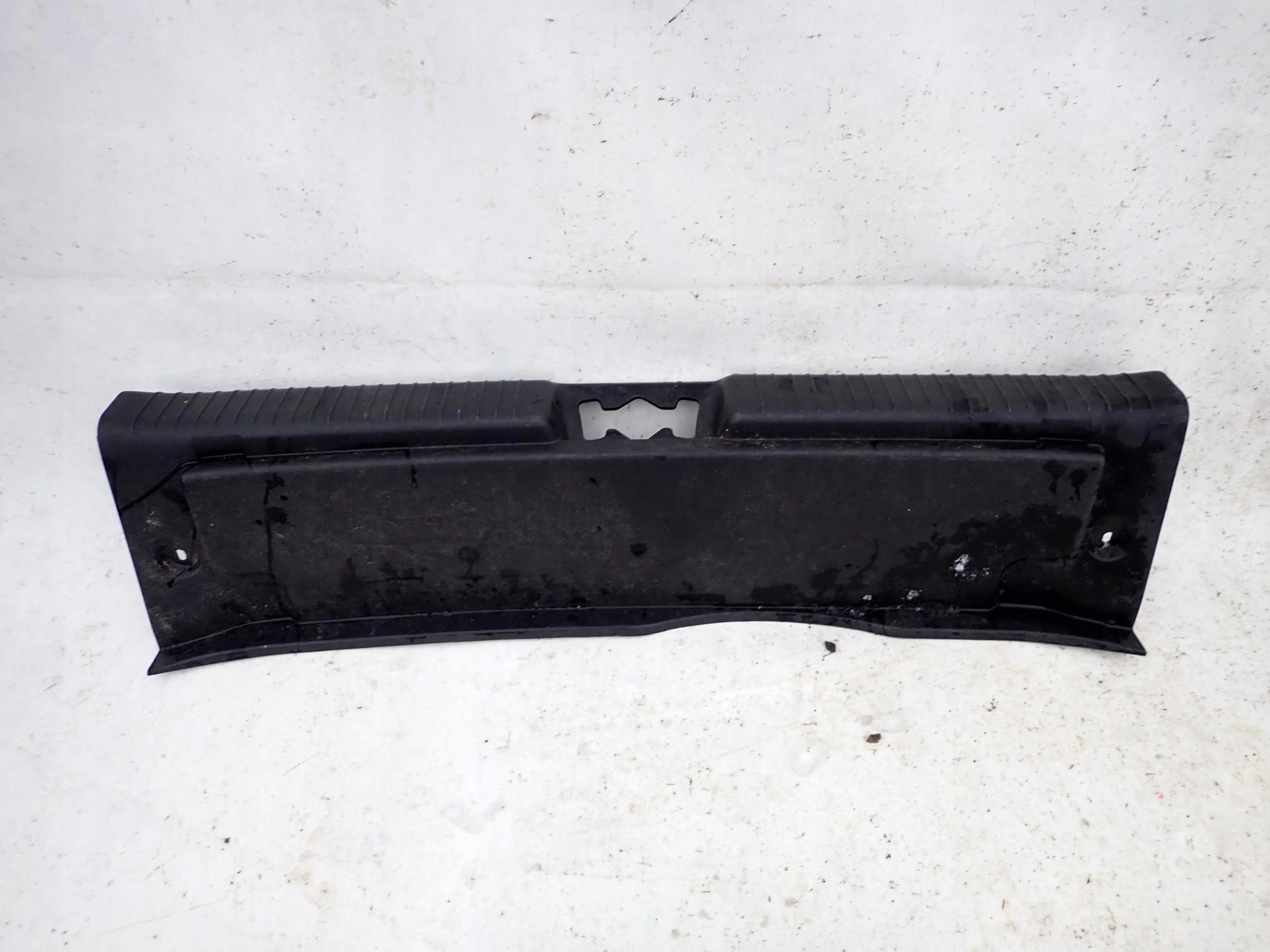KIA VENGA 09-19 lista fedél PASA far