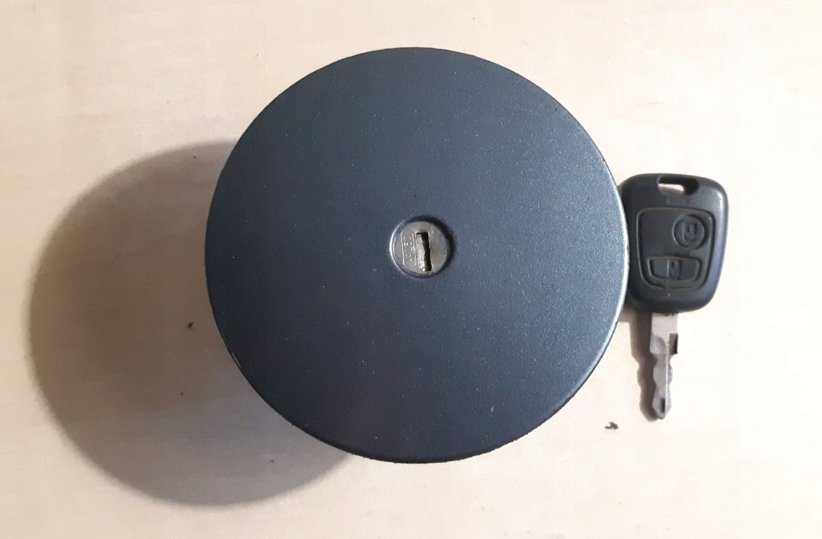 KOREK WLEWU PALIWA PEUGEOT 206 + KLUCZ ORYGINAŁ KOLOR SZARY