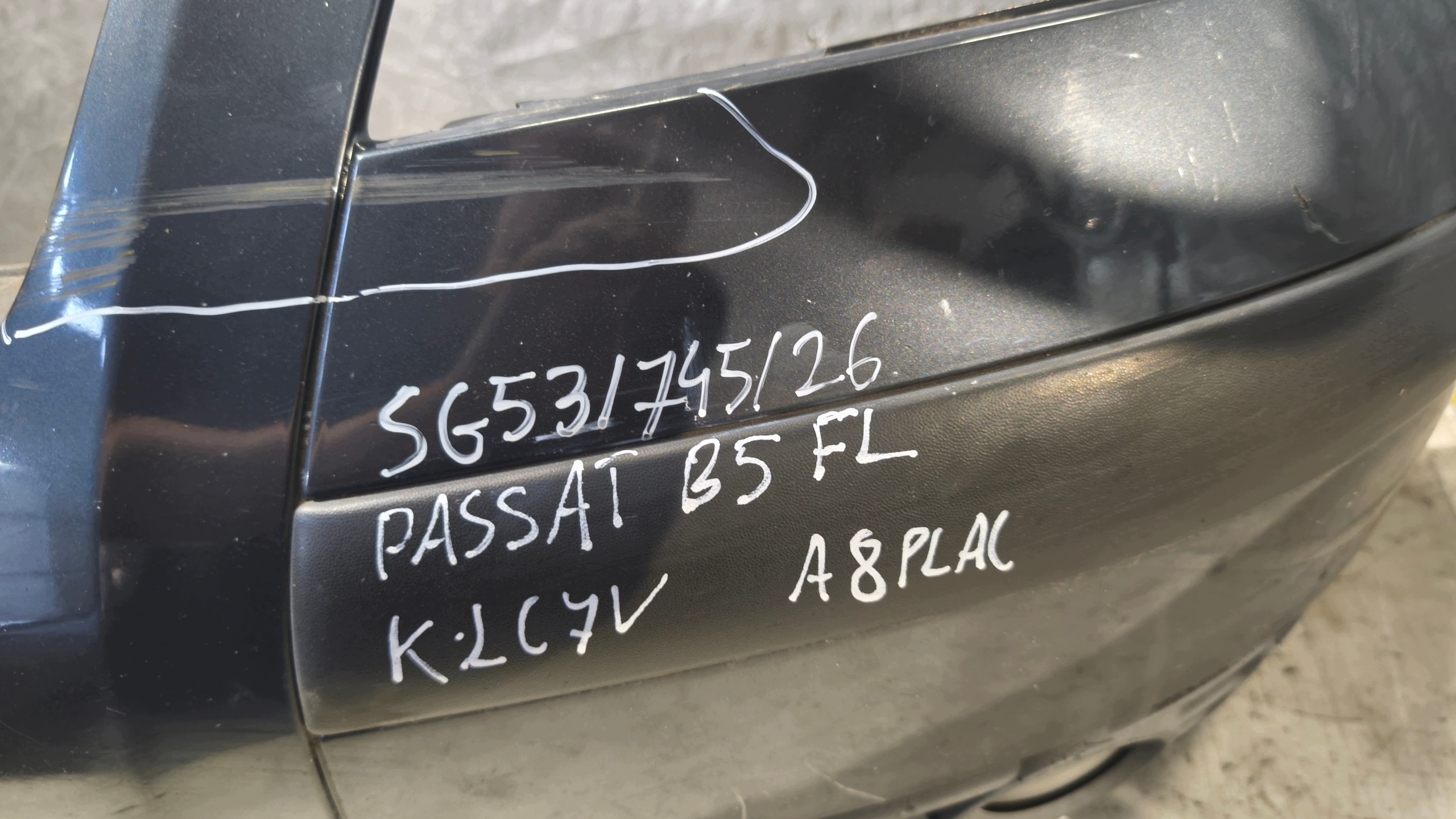 Frontstoßstange VW PASSAT B5 FL 2001r K: LC7V