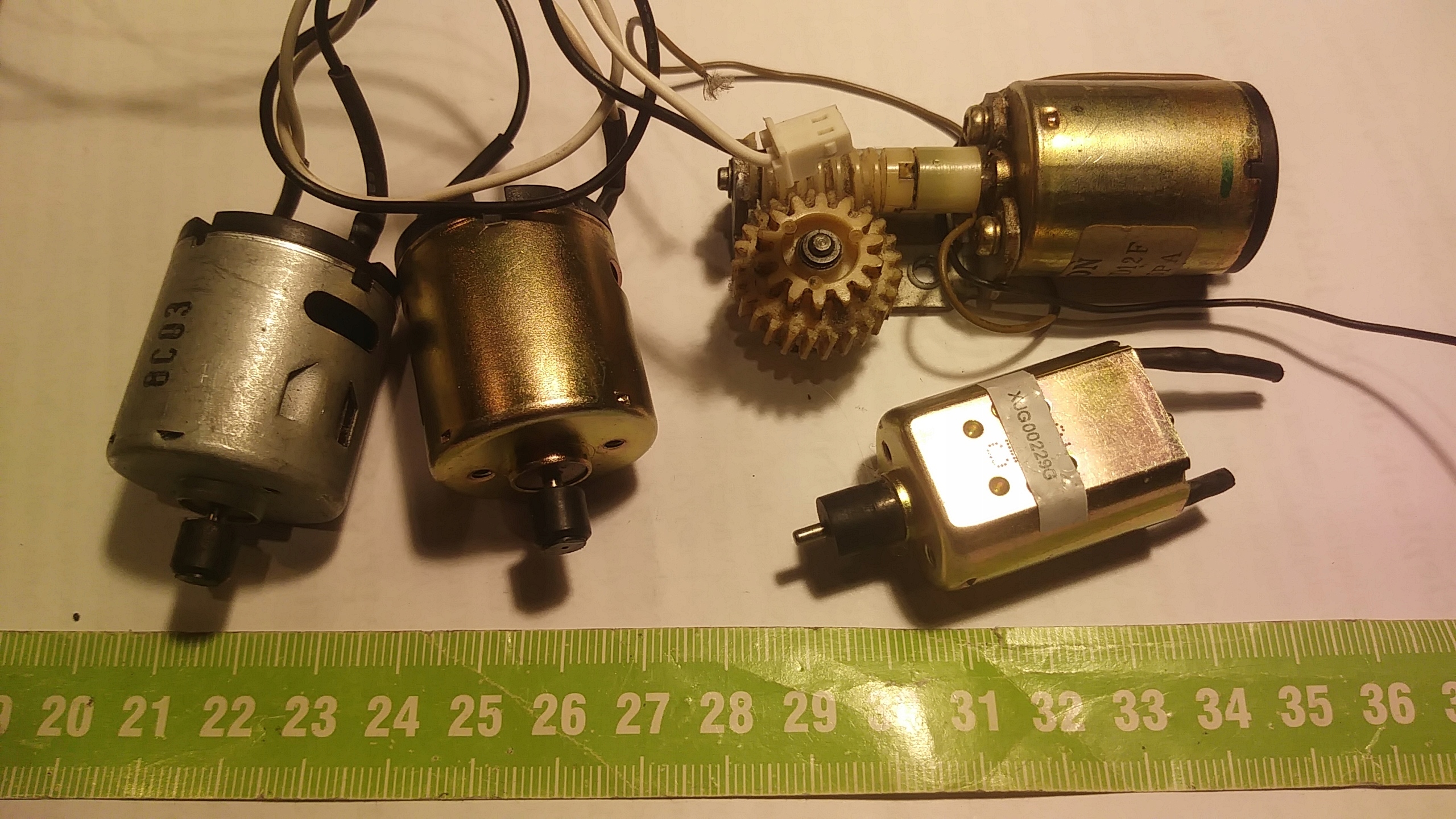 Zestaw silniczków DC dla młodego konstruktora Tytuł silniczki