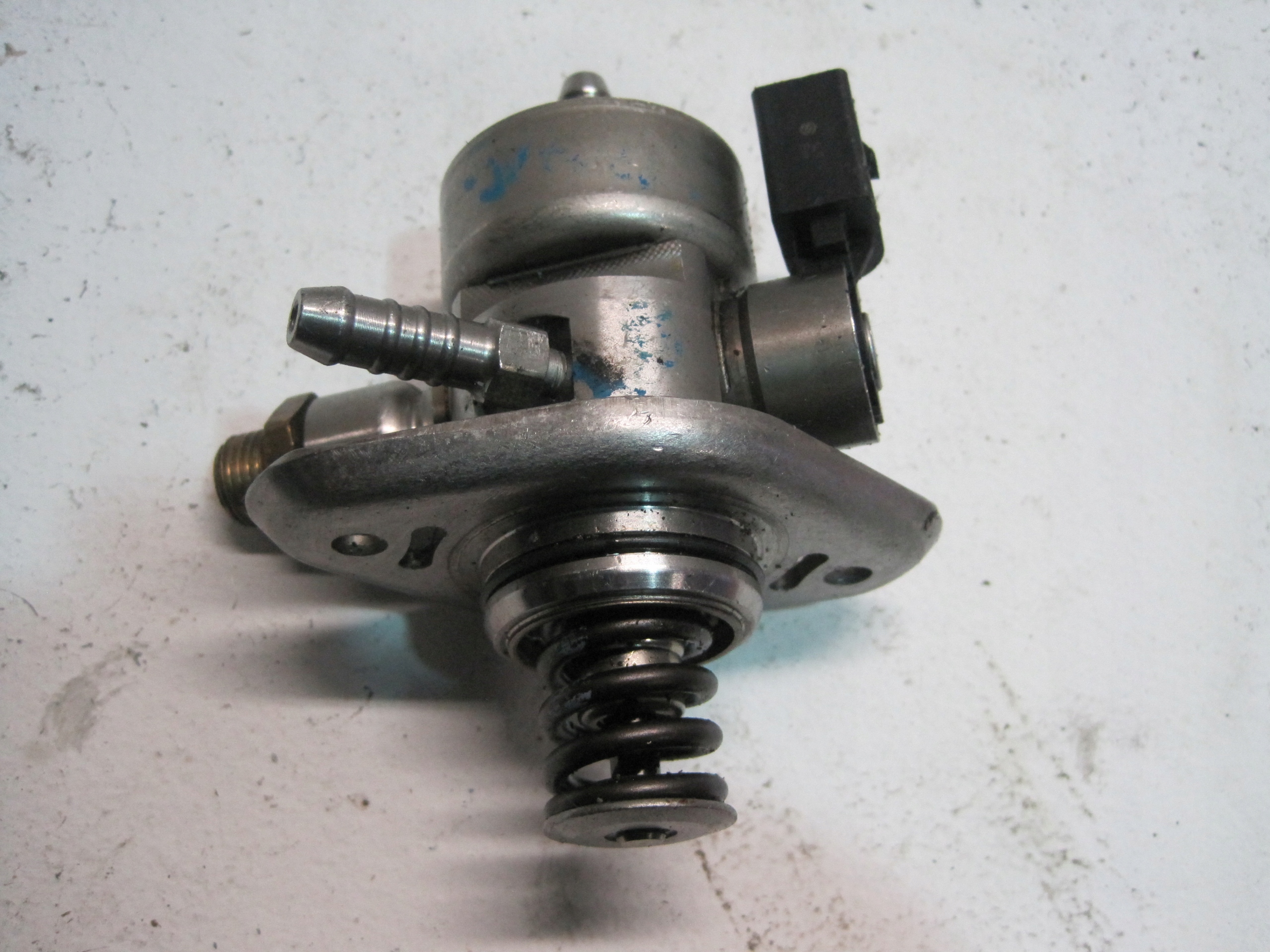 feed pump VW POLO 2,0TSI 06G127027D