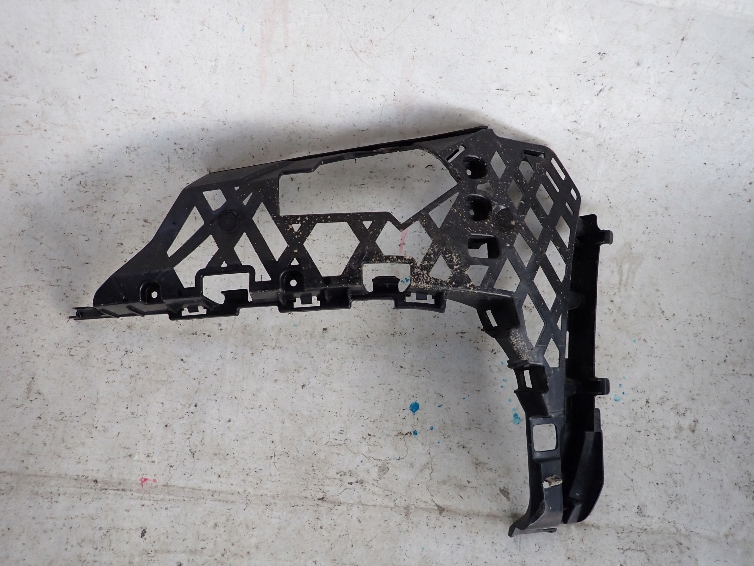 VW PASSAT B8 ALLTRACK 14- support holder of a bumper left front front