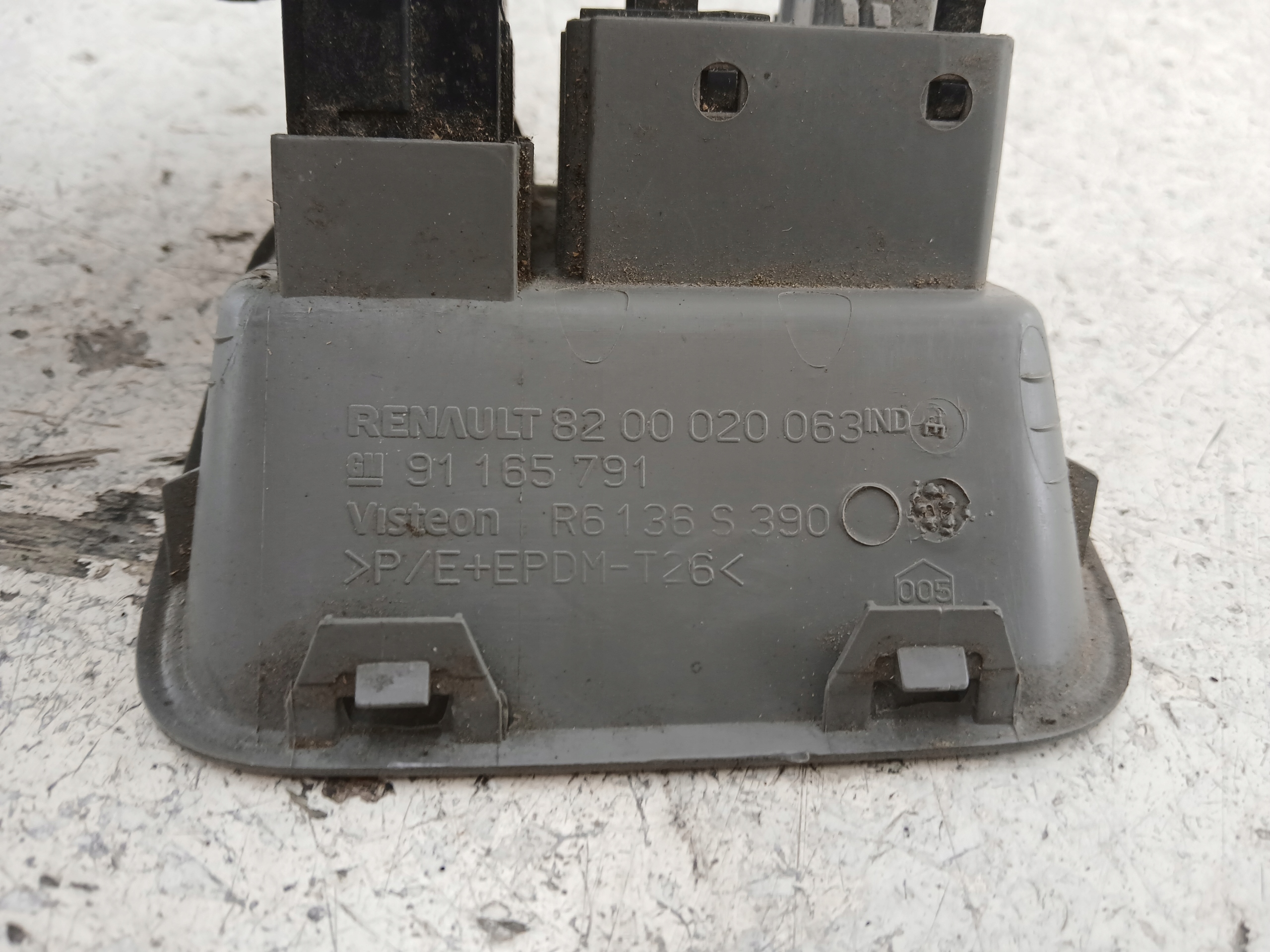 RENAULT TRAFIC II switch control of the lights 8200020063