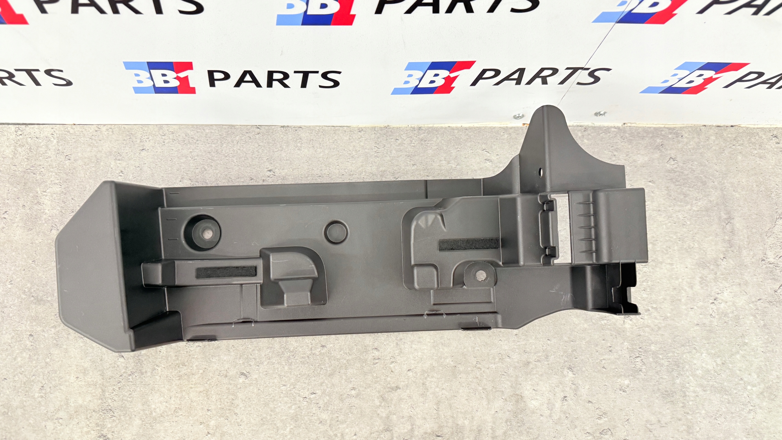 BMW G21 bracket holder cover boot right rear part HYBRYDA 7940938
