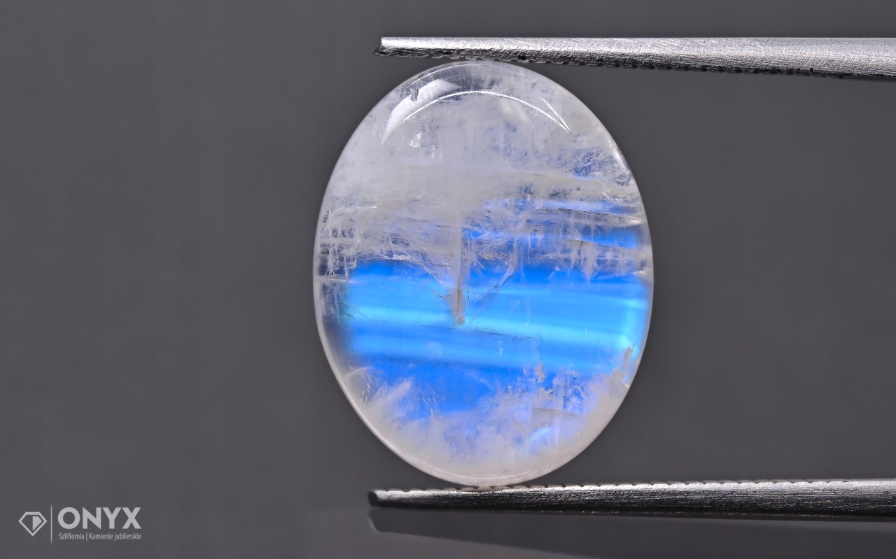 Měsíční kámen konvexní mělký ovál 15x11,5 mm