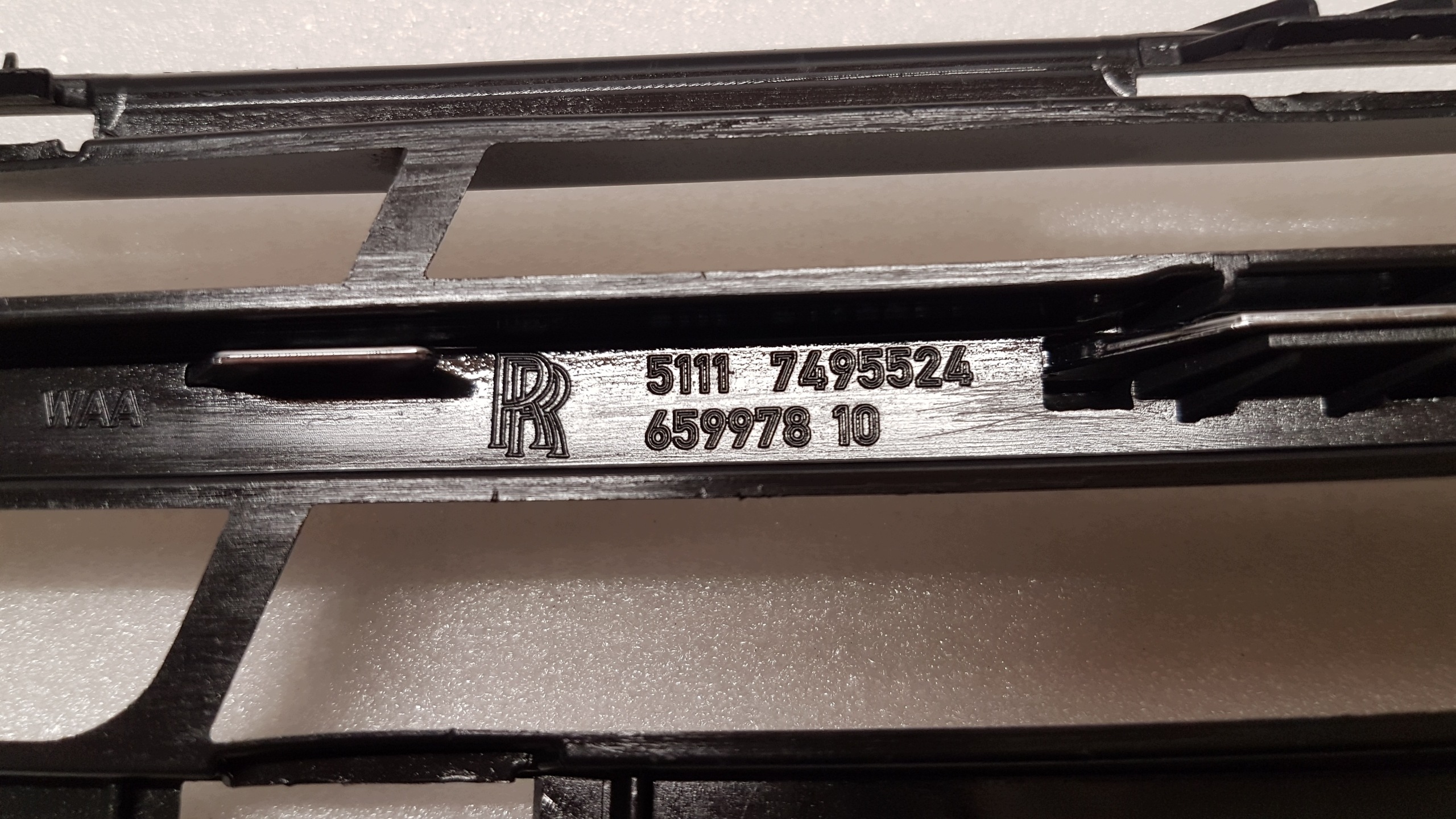 grid of a bumper right front ROLLS ROYCE GHOST II RR21 7495524
