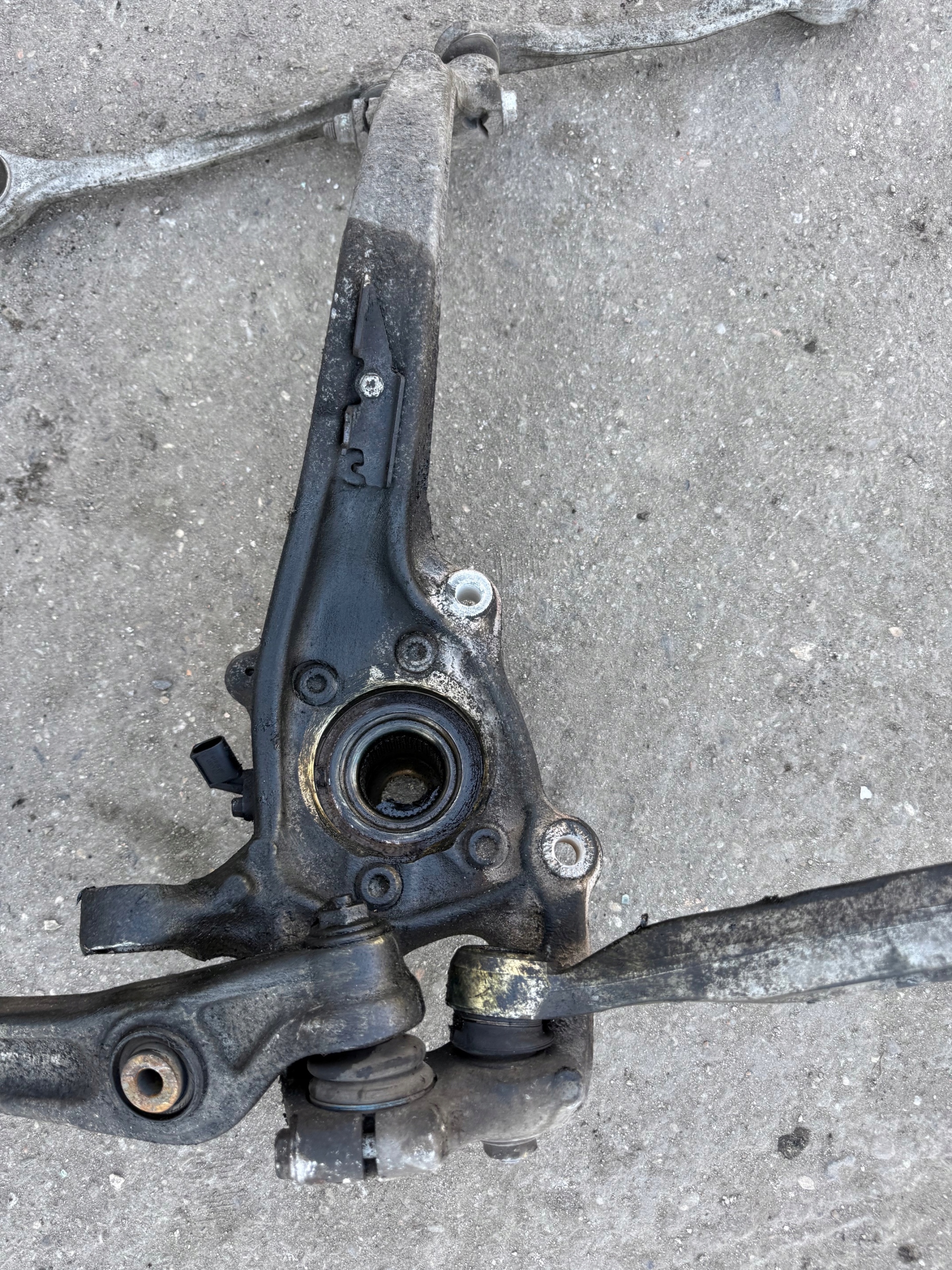 AUDI A4 B8 A5 8T A6 C7 A7 4G swing right right front 8K0407258ABS