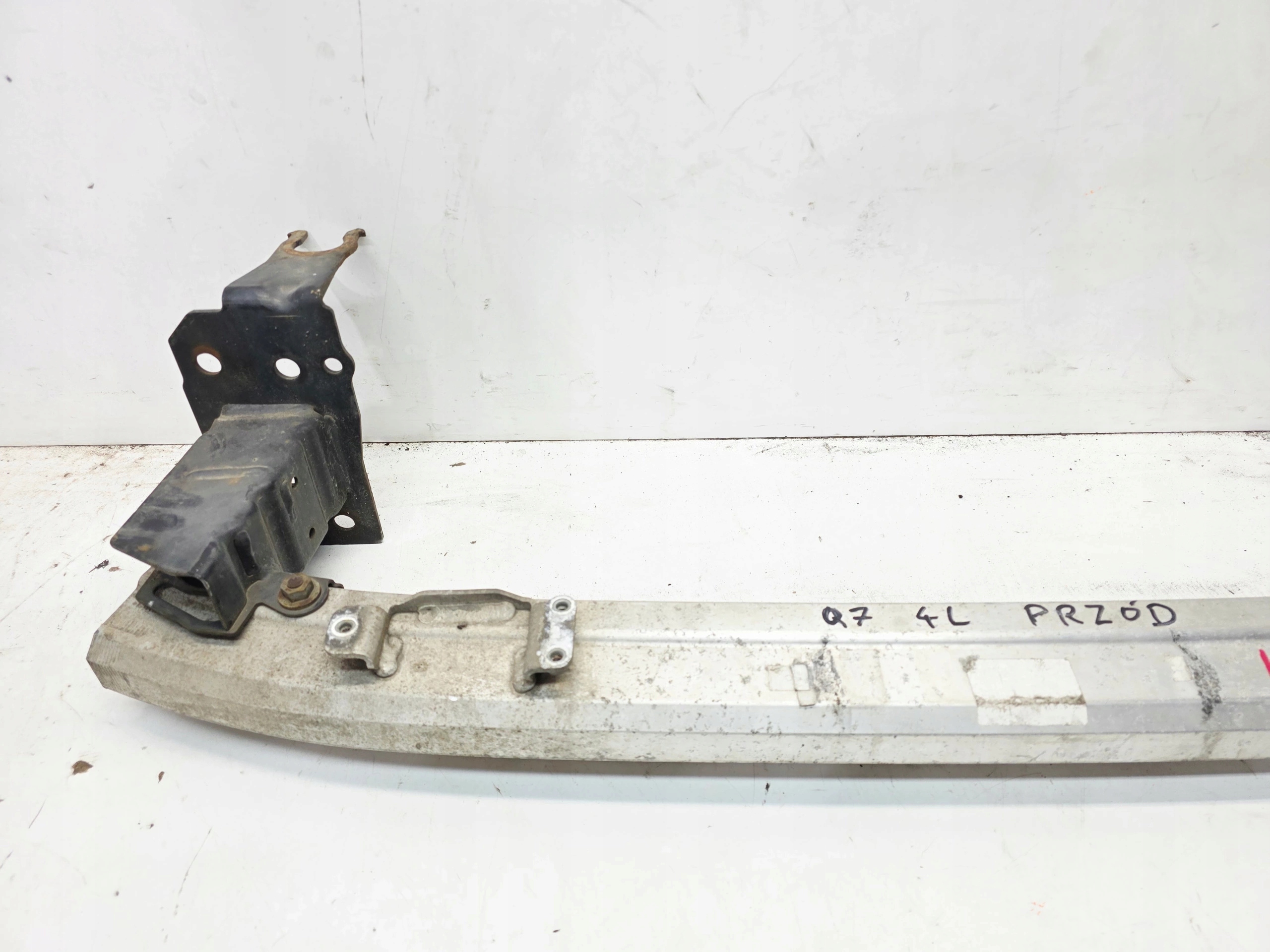 sider below bumper front below RADAR AUDI Q7 4L 4L0807113A