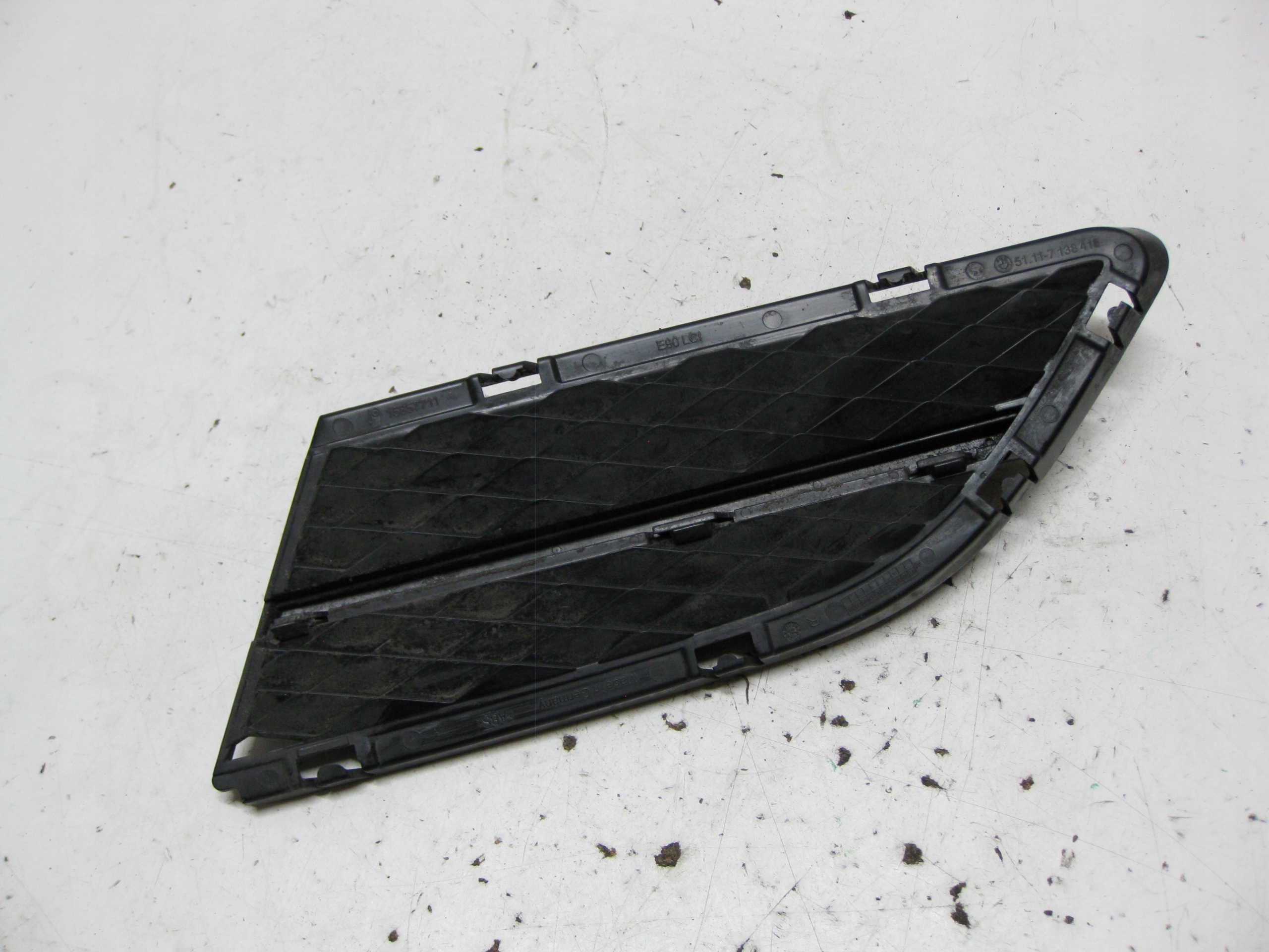 BMW E91 2.0 D 09R grid of a bumper right front 7138418