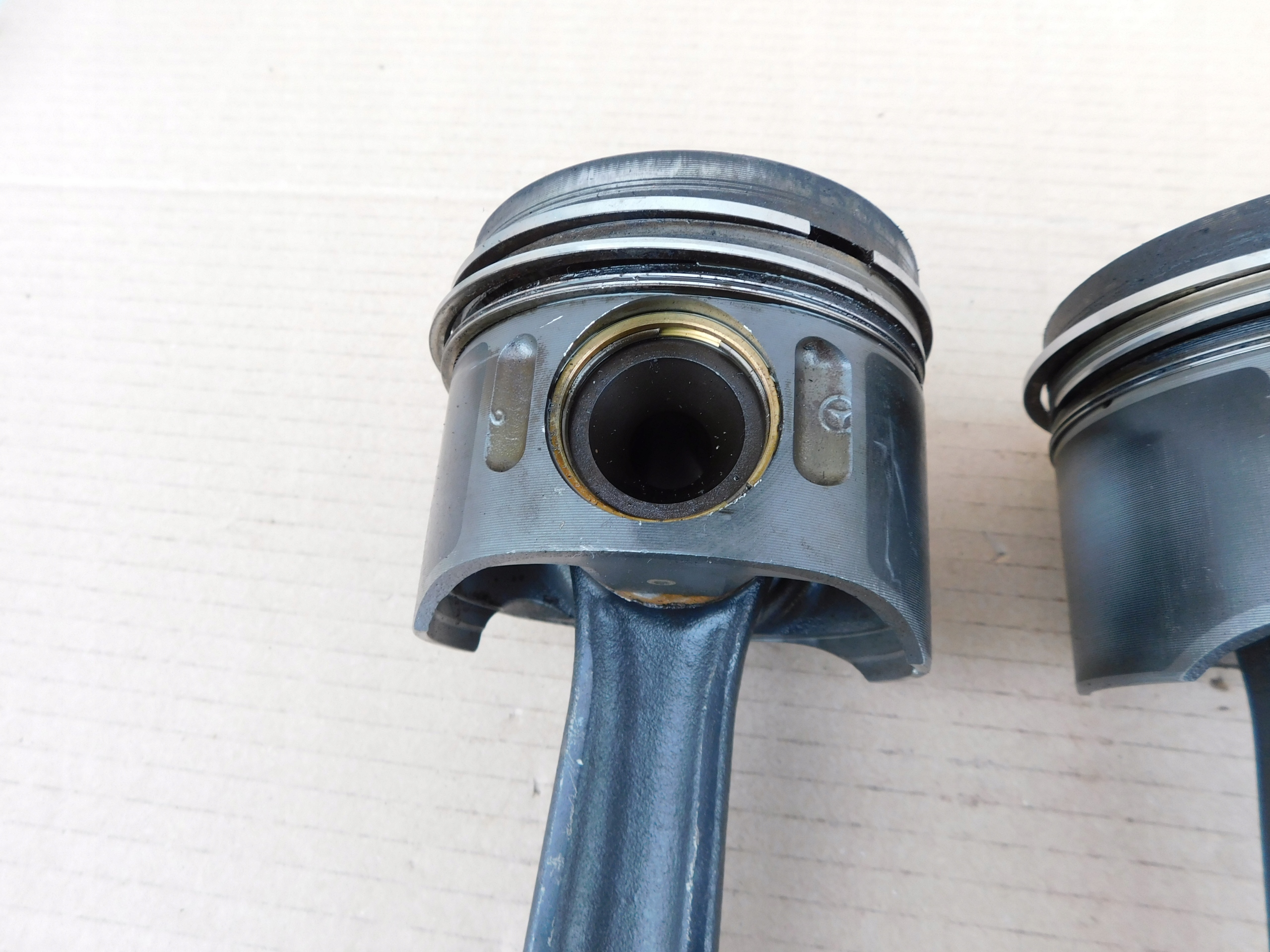piston with connecting rod running board Mercedes Sprinter 906 2.2 CDI OM646 03x85