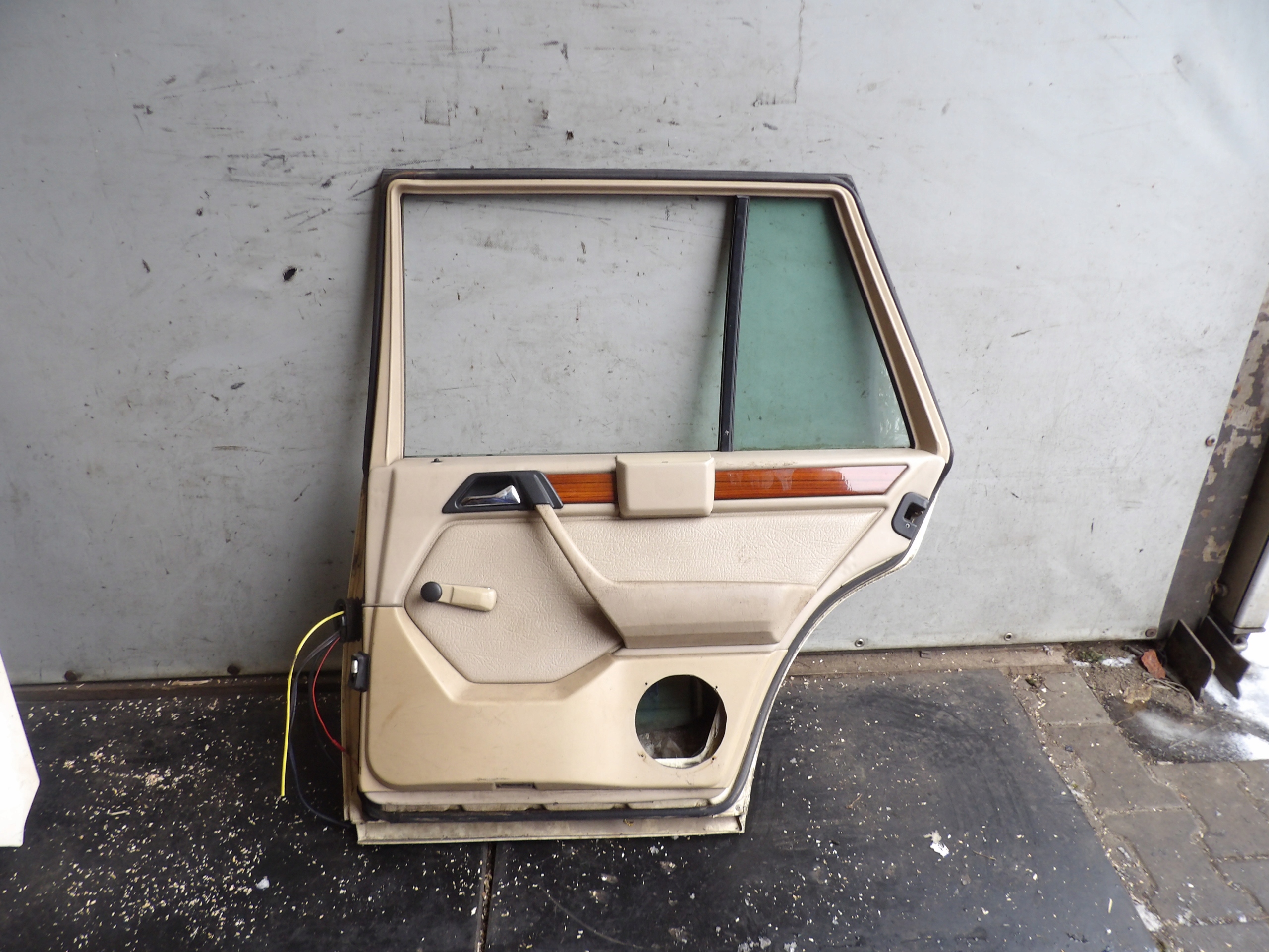 Mercedes 124ET door rear. right kombi
