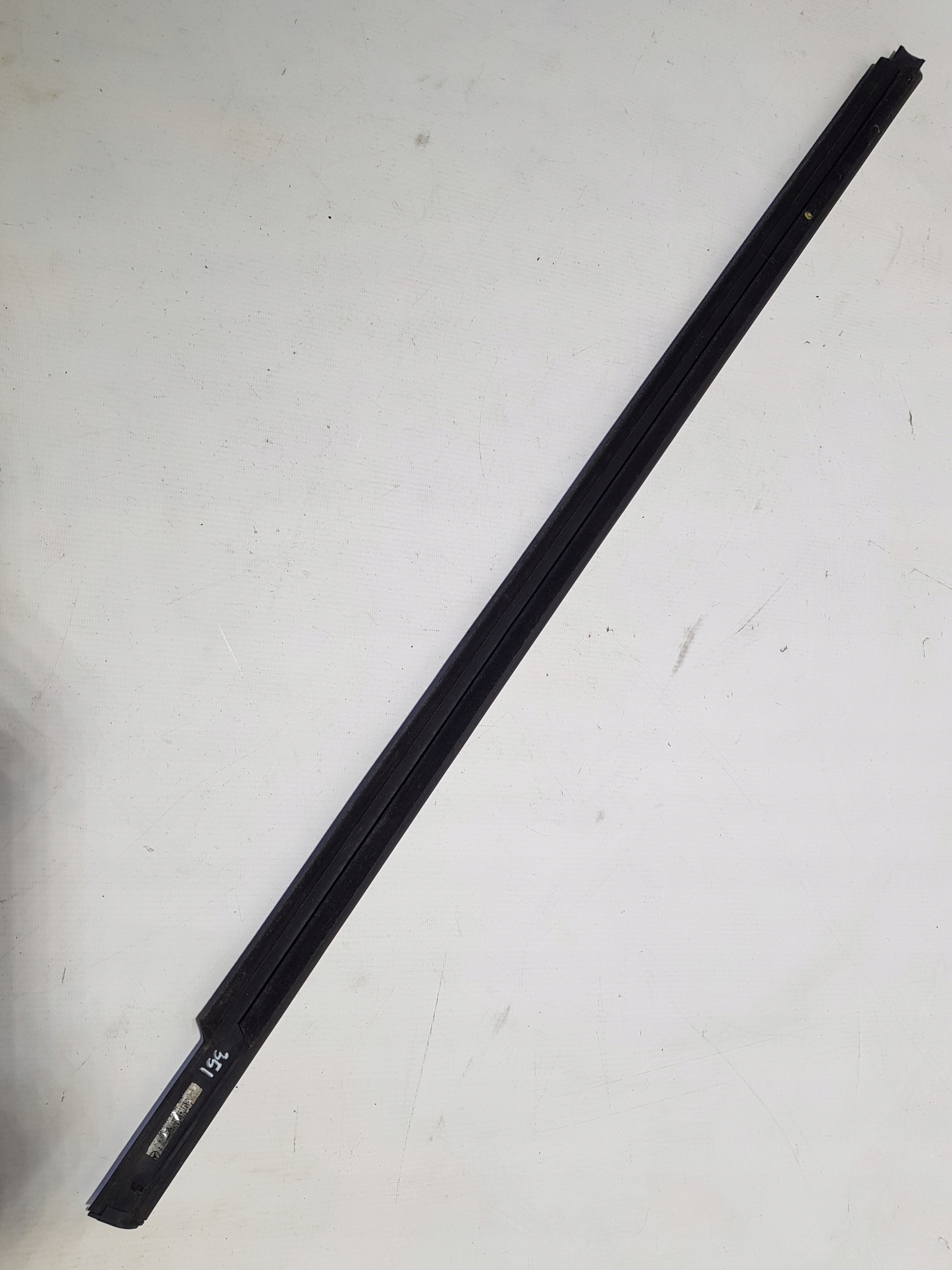 moulding door left front dust CHROM MERCEDES W251