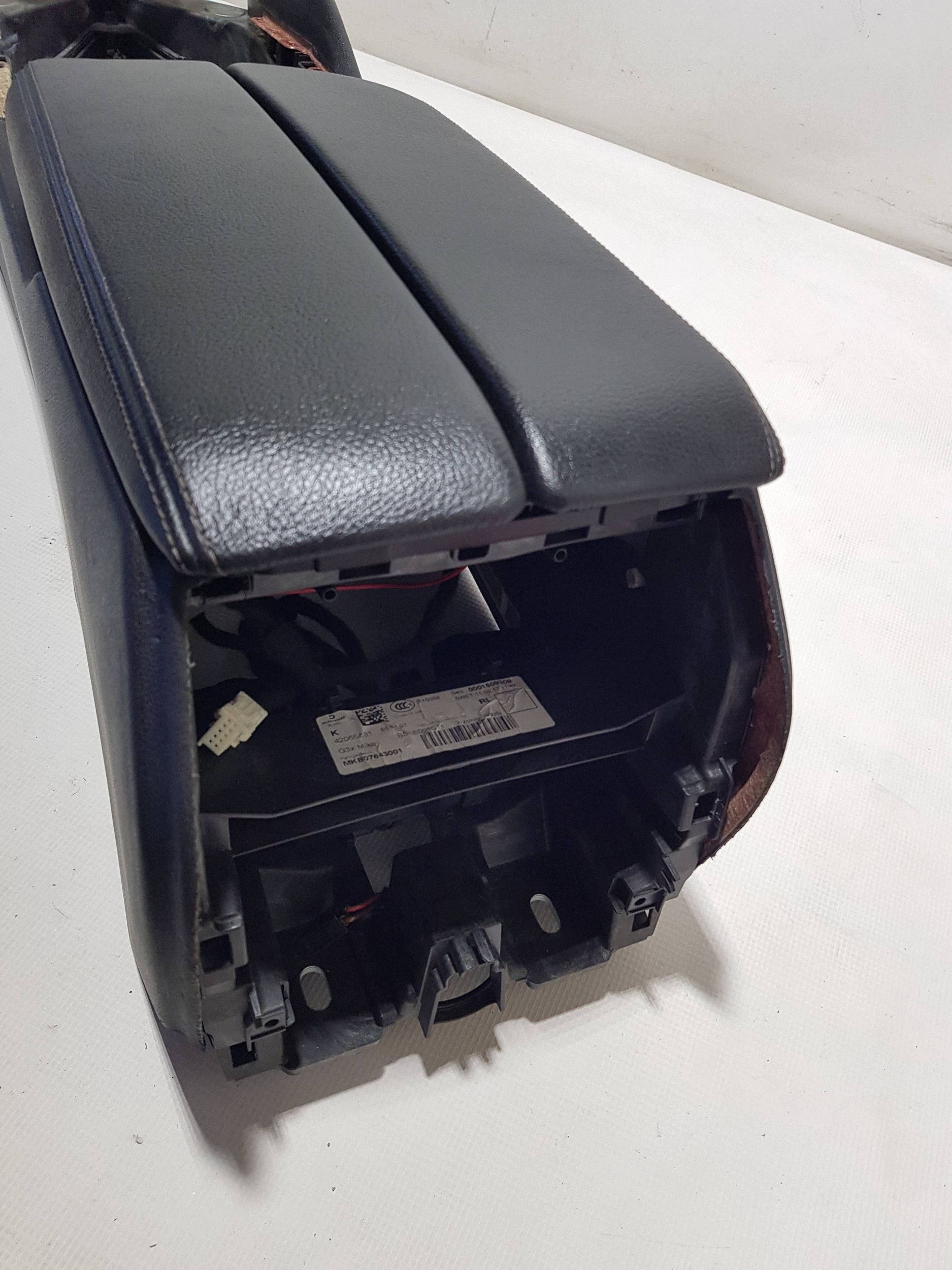 7643001TUNEL bracciolo BMW G30 ANGLIK G31