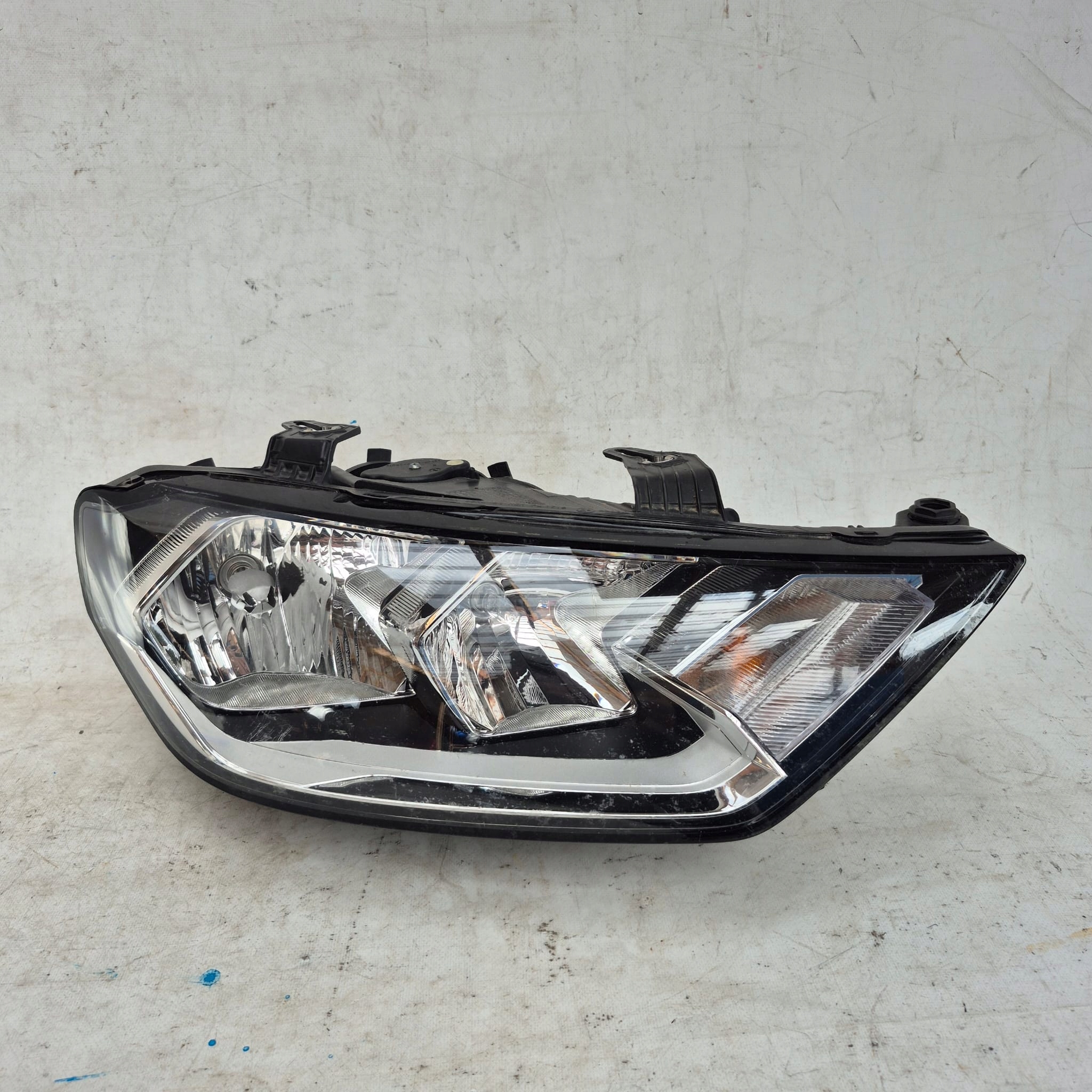 AUDI A1 II 82A 18- light right front front ZWYKLA 82A941004